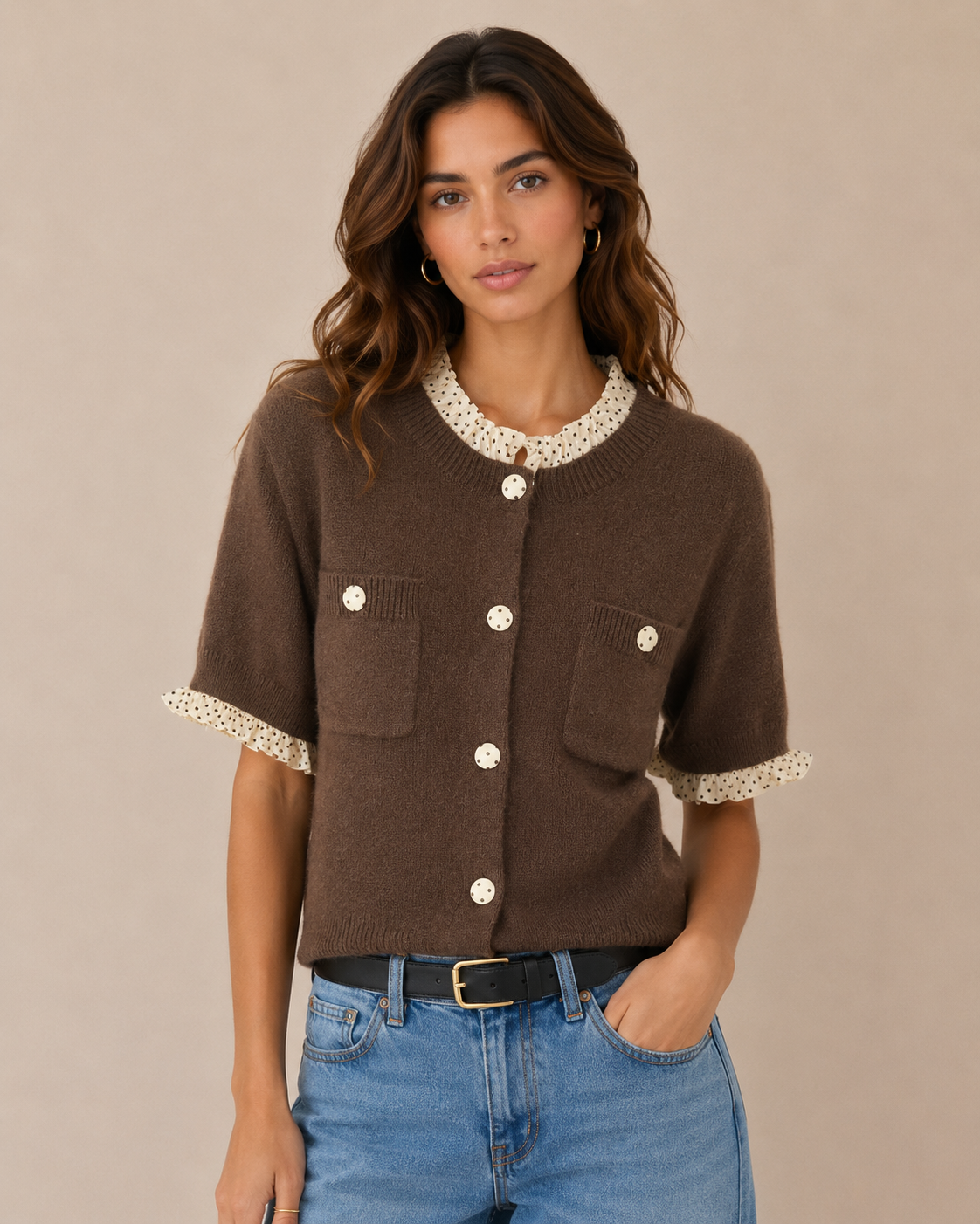 Kurzer Cardigan mit Rüschensaum