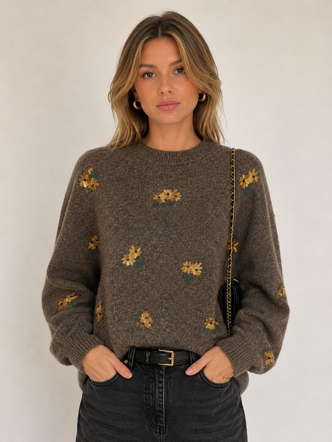 Lockerer Pullover mit Stickerei