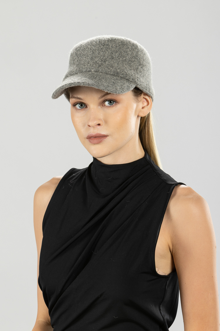 Plüsch-Beanie mit Schirm
