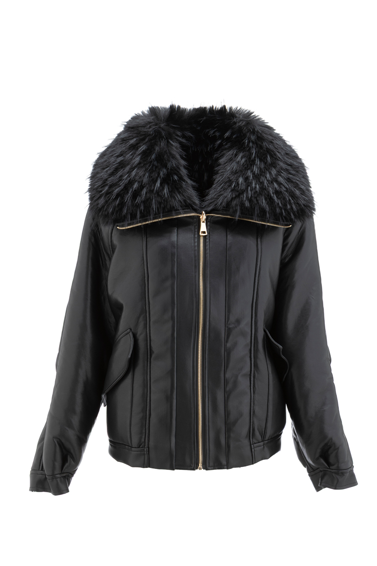 Kurze Jacke mit Fellkragen