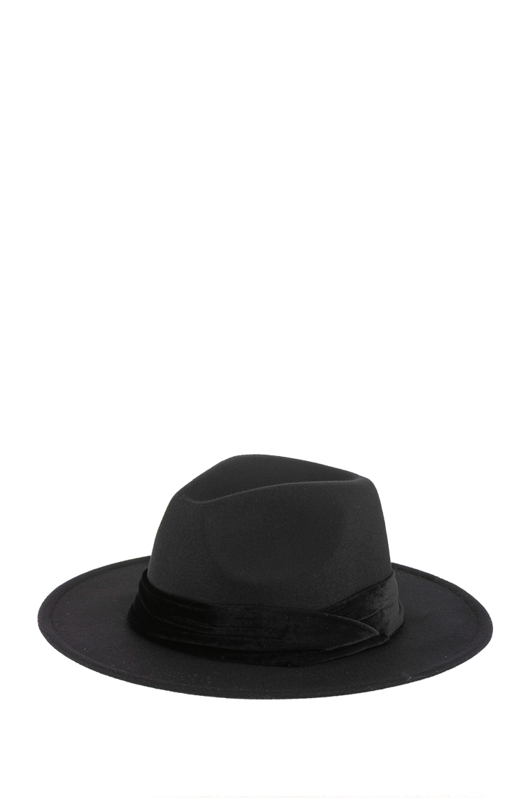 Fedora mit Dekorativem Band