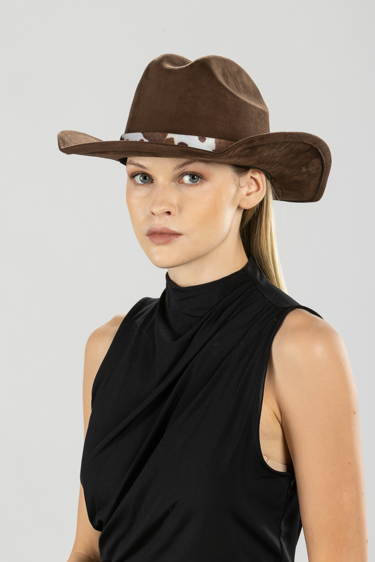 Cowboyhut mit breiter Krempe