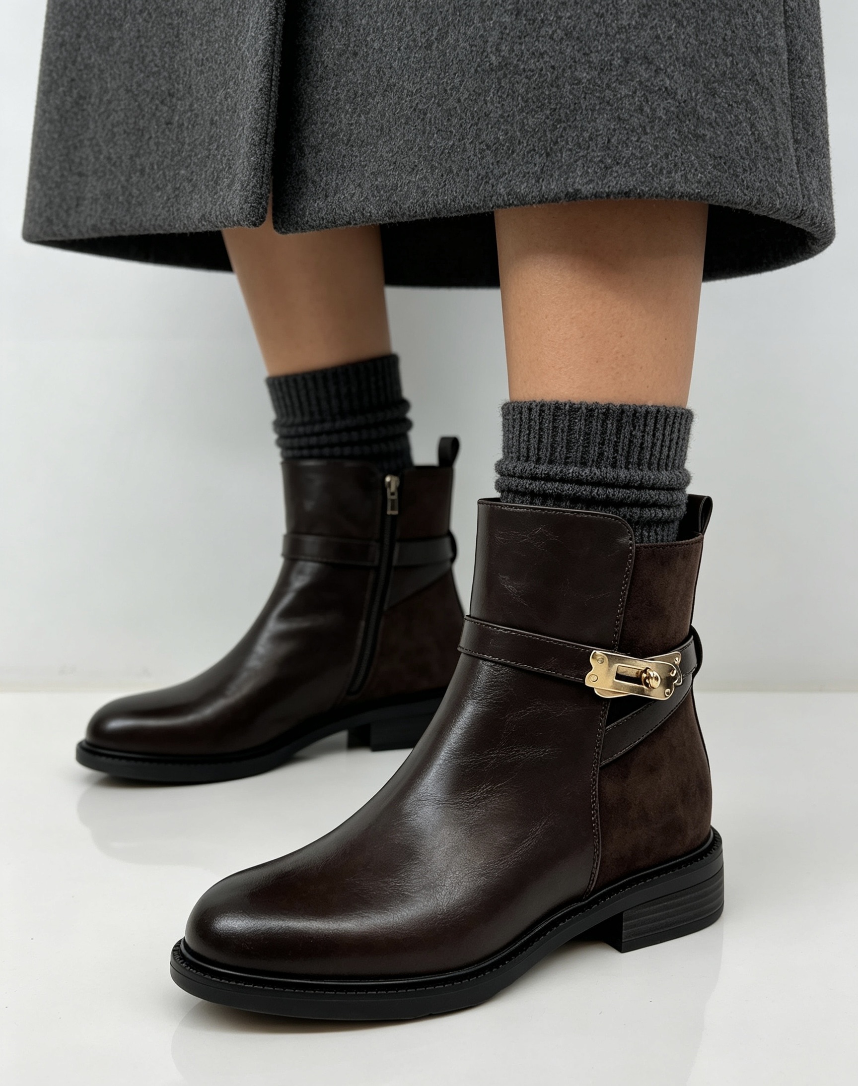 Stiefeletten mit Wildleder-Optik und Zierdetails