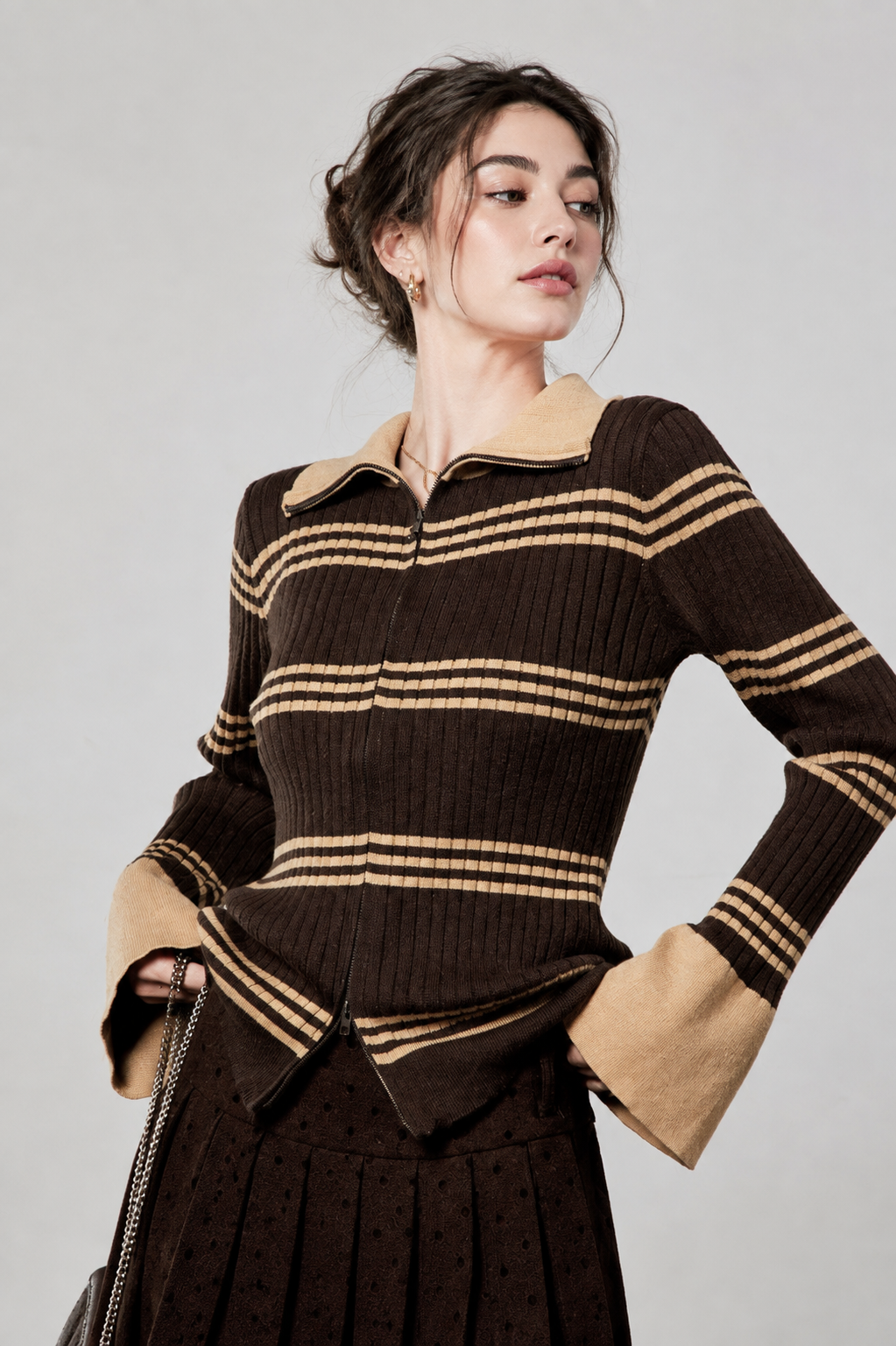 Figurnaher Pullover mit Kragen