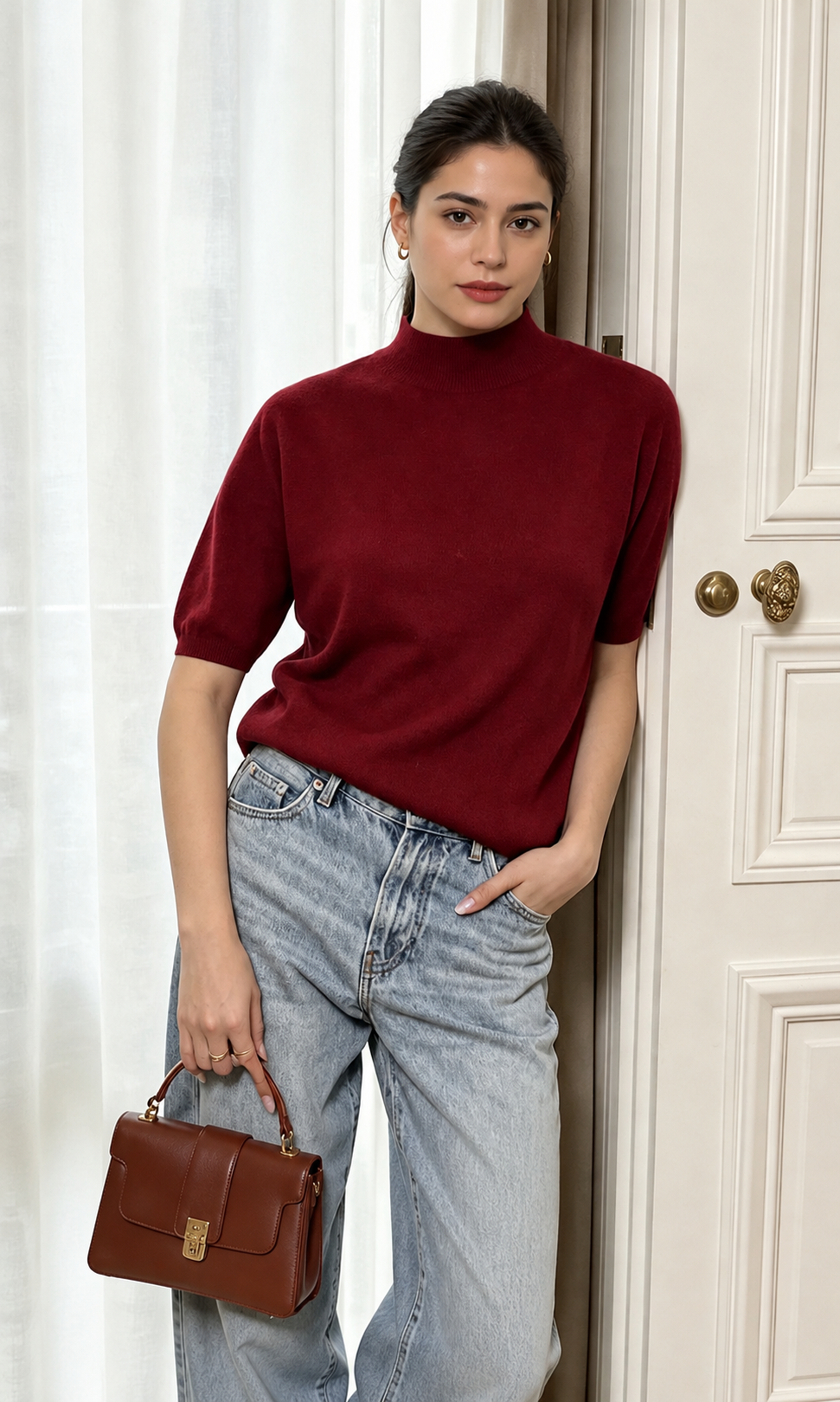 Kurzer Pullover mit Halbfunnelkragen