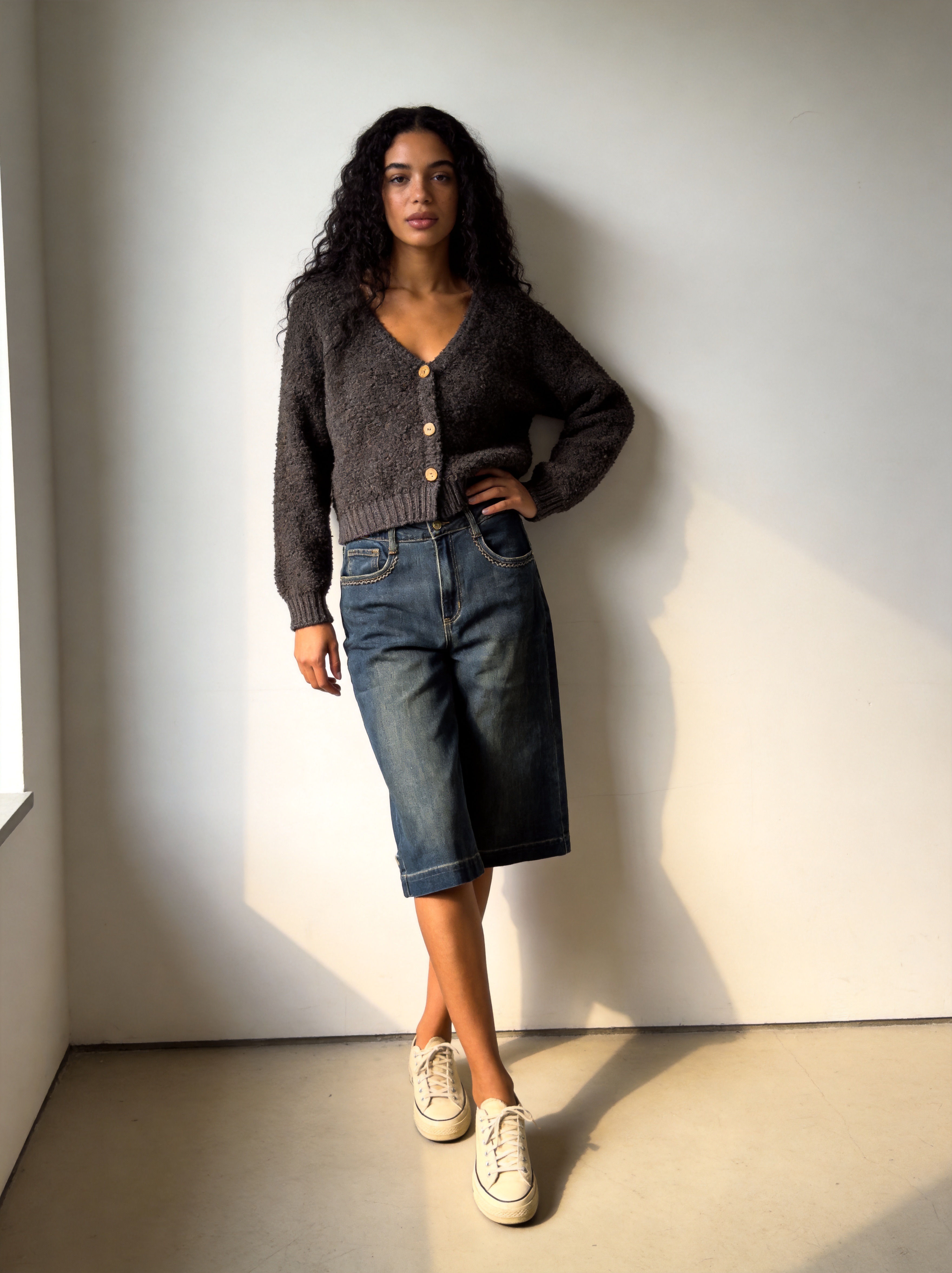 Kurzer Cardigan mit V‑Ausschnitt
