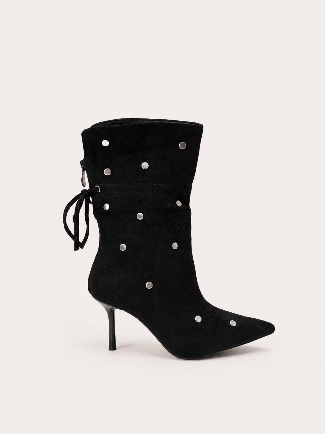 Stiefeletten mit Stilettoabsatz und Nieten