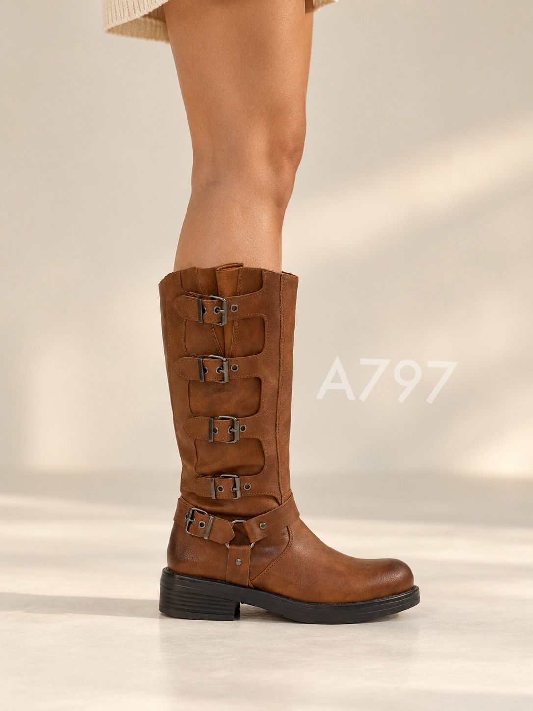 Biker-Stiefel mit dekorativen Knöpfen