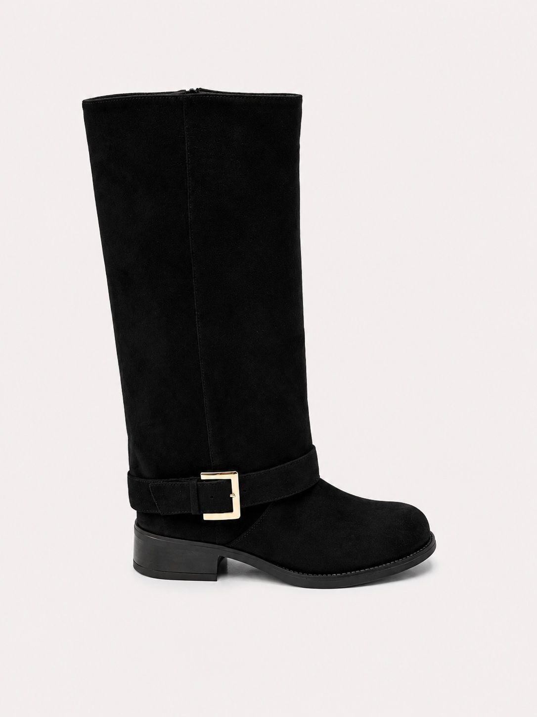 Stiefel mit dekorativem Riemen