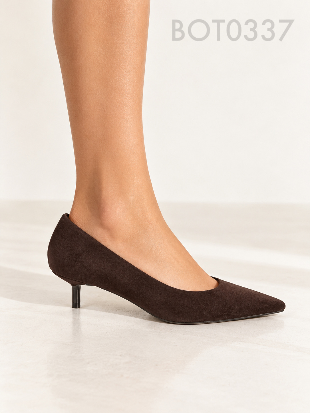 Spitze Pumps mit niedrigem Absatz