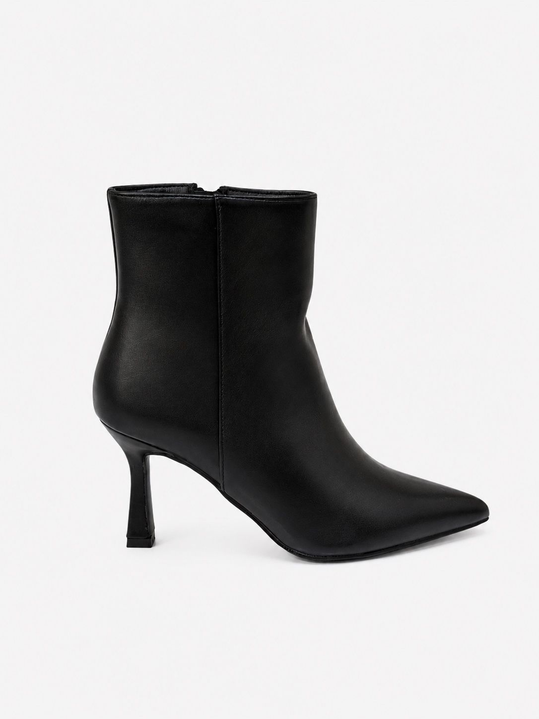 Ankle Boots mit schmalem Absatz und spitzer Form