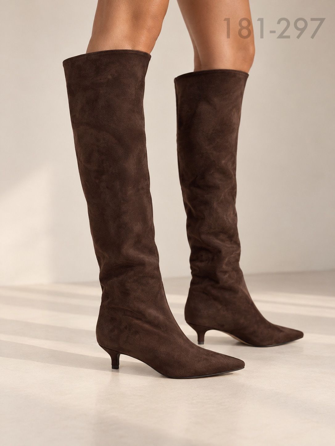 Overknee‑Stiefel mit spitzer Spitze