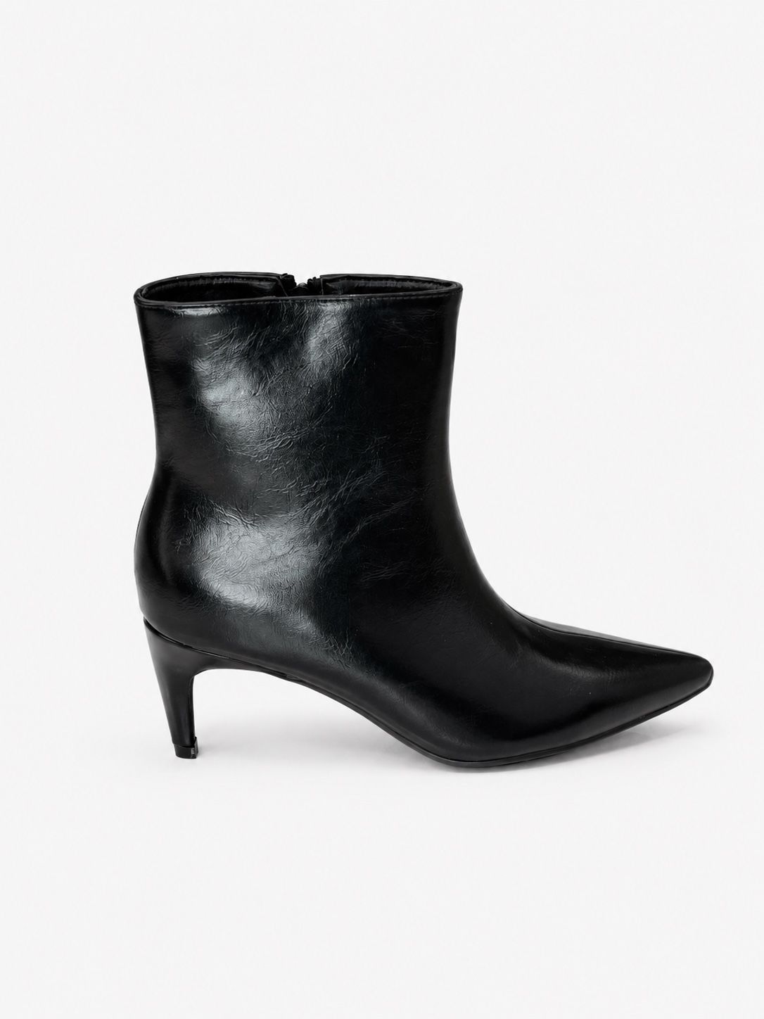 Spitze Stiefeletten mit niedrigem „Enten“-Absatz