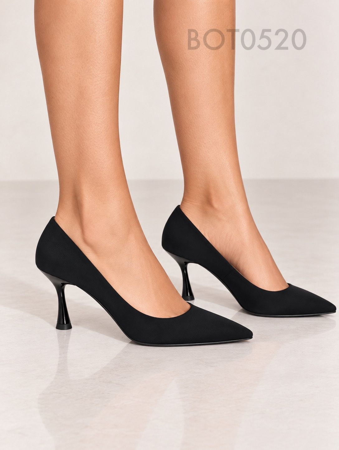 Spitz-Pumps mit Kelchabsatz