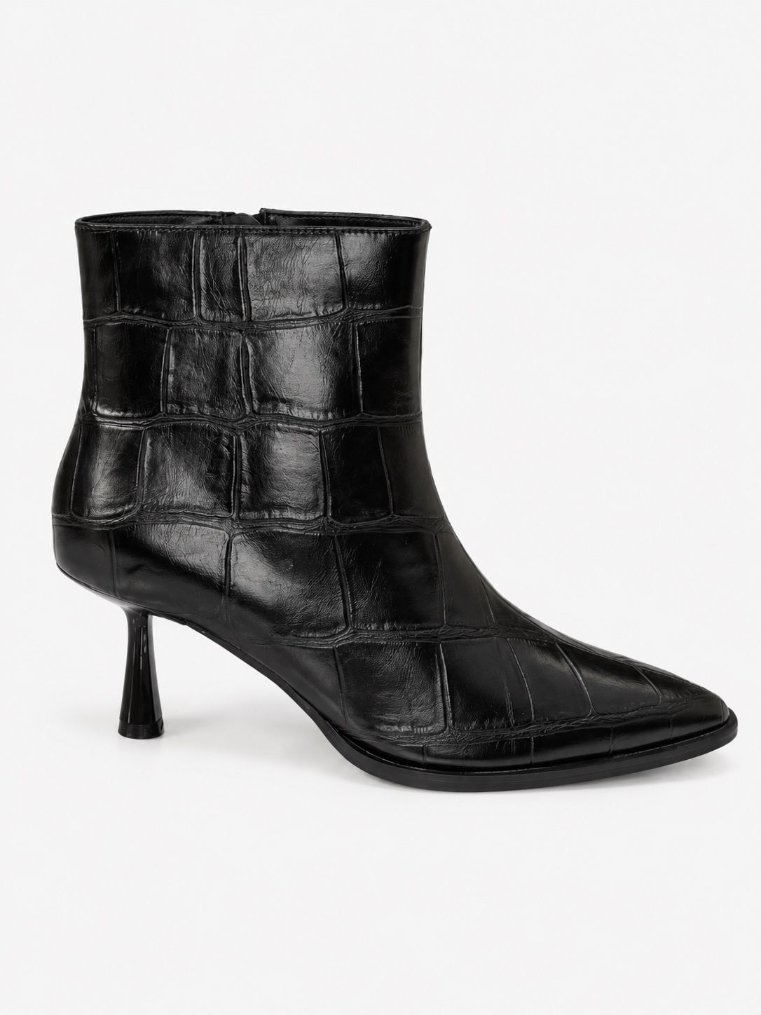 Stiefeletten mit spitzer Spitze und Prägung