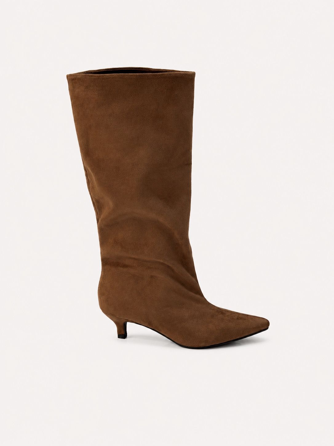 Stiefel mit spitzem Vorderblatt, niedriger Absatz