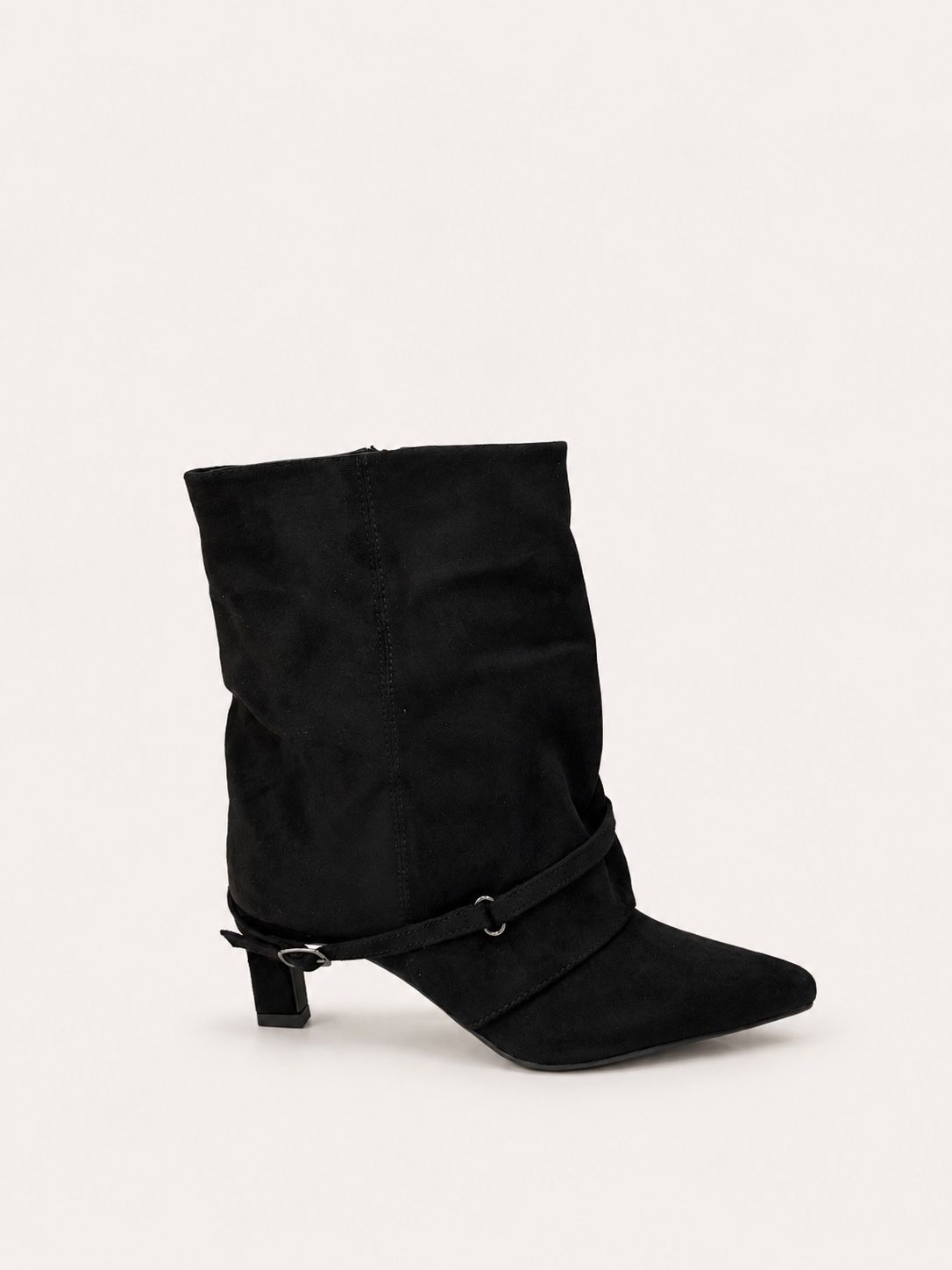 Stiefeletten mit niedrigem Blockabsatz und Riemen