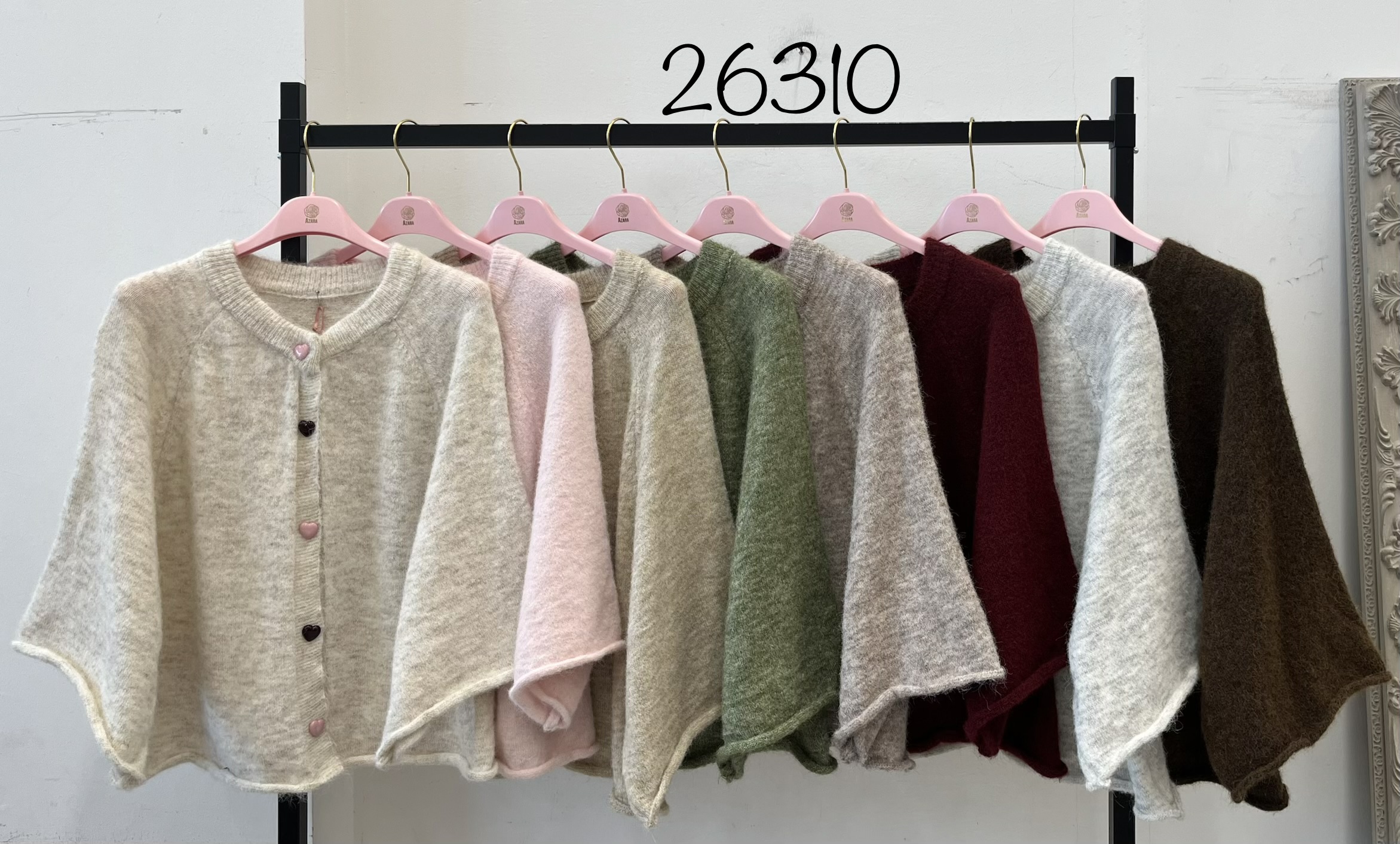 Kurze Strickjacke mit V‑Ausschnitt