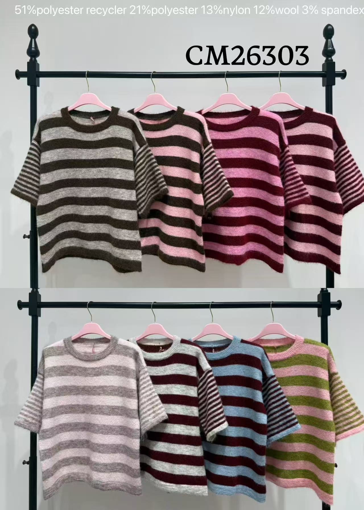 Locker sitzender kurzer Streifenpullover