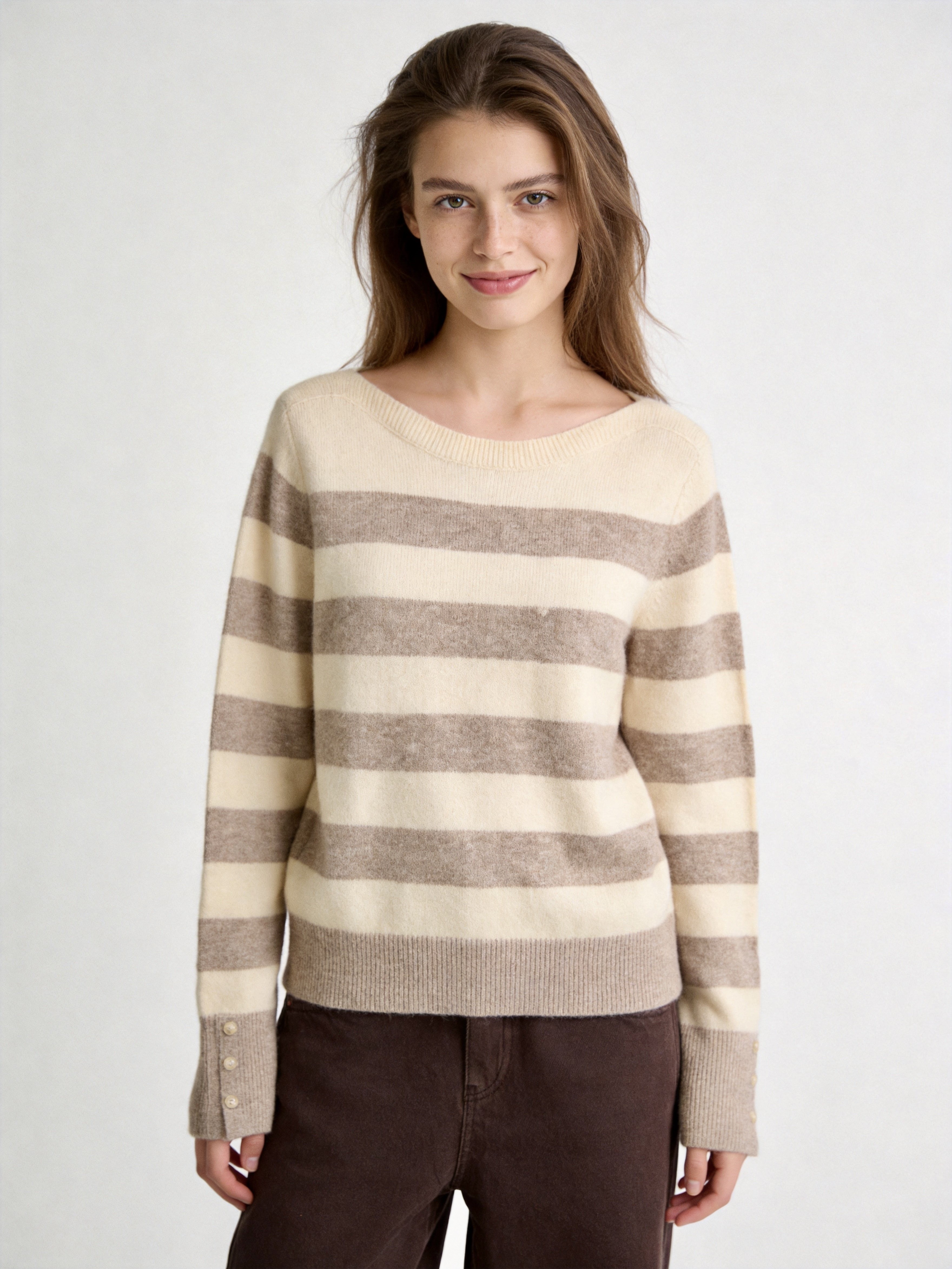 Gestreifter Pullover mit U-Boot-Ausschnitt