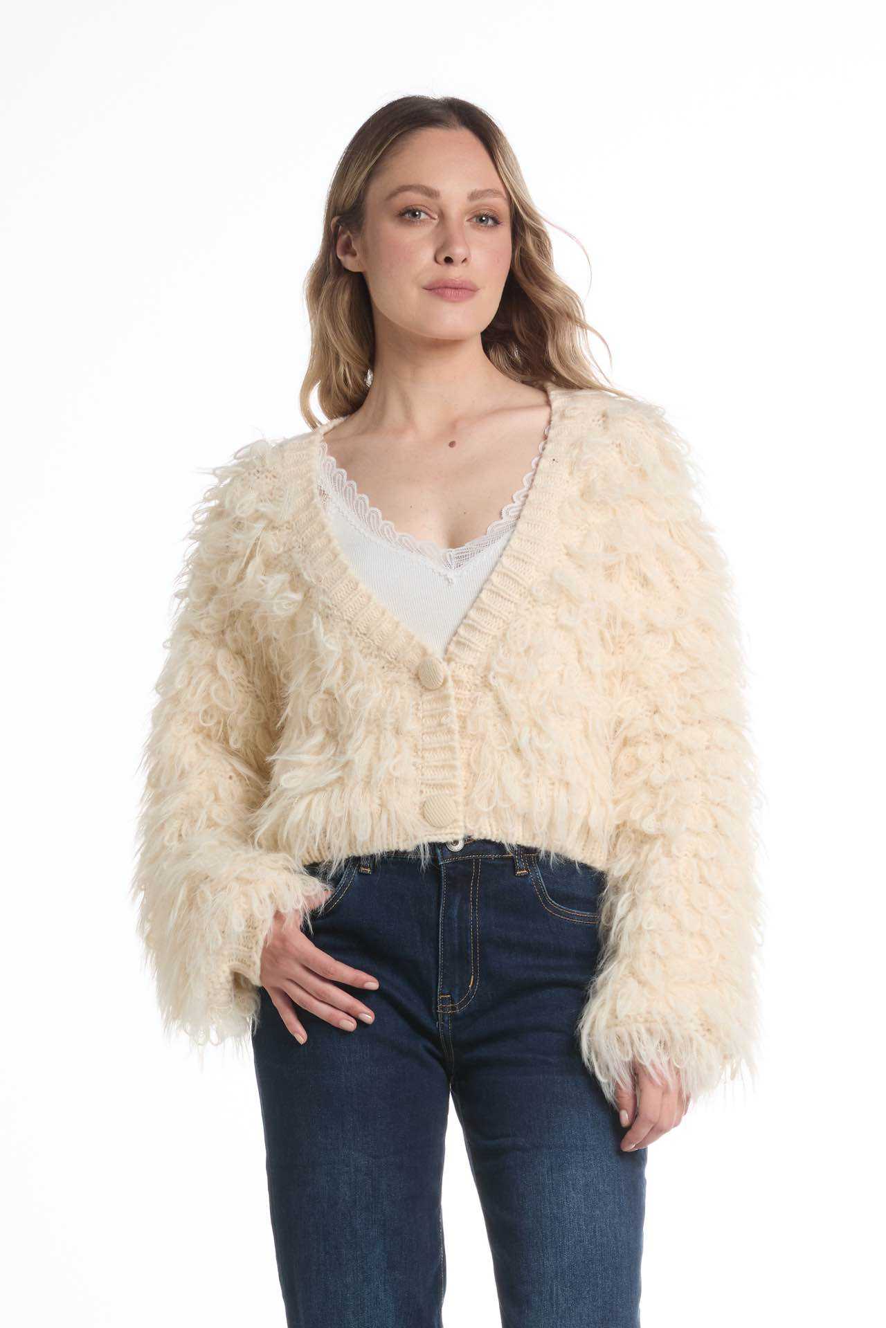 Kurze Strickjacke mit Knöpfen