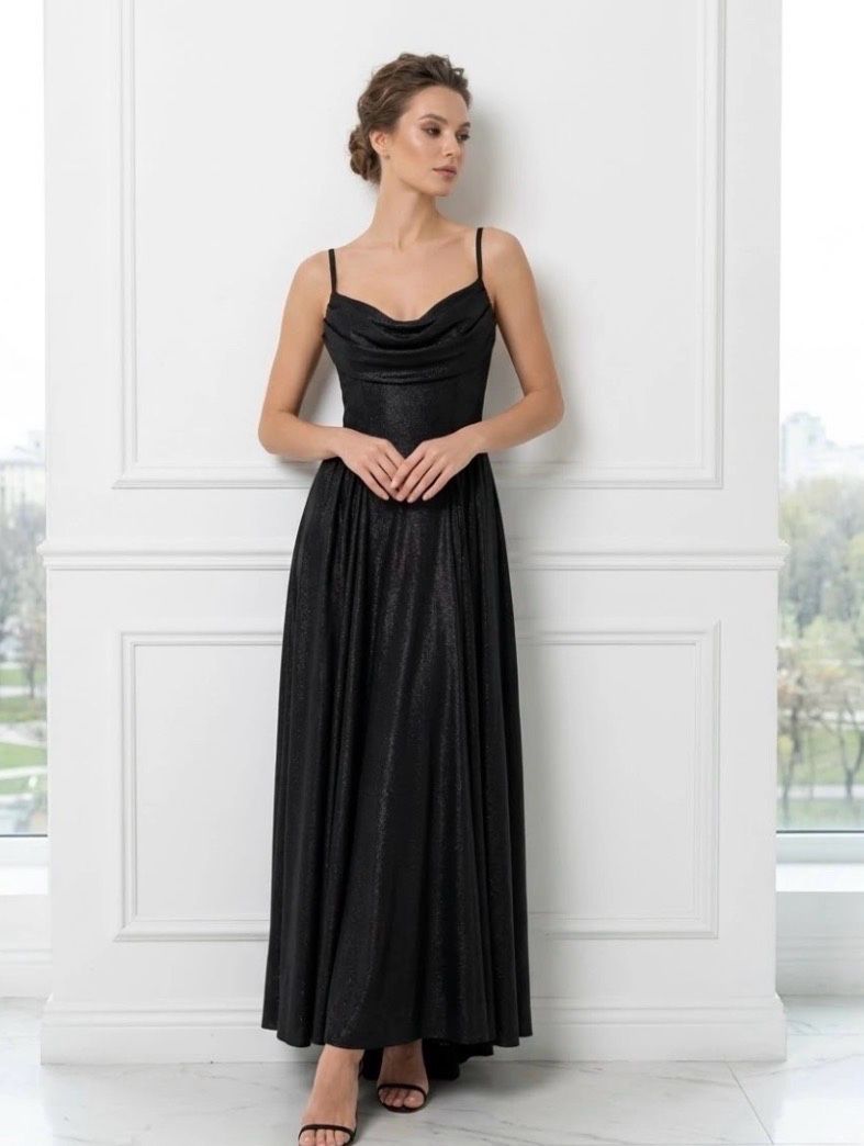 Maxi-Kleid mit Wasserfallausschnitt und Drapierung