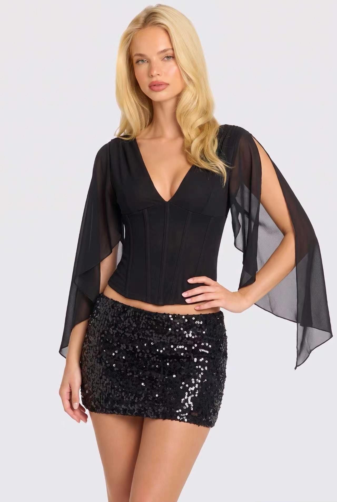 Figurbetontes Top mit Cut-outs