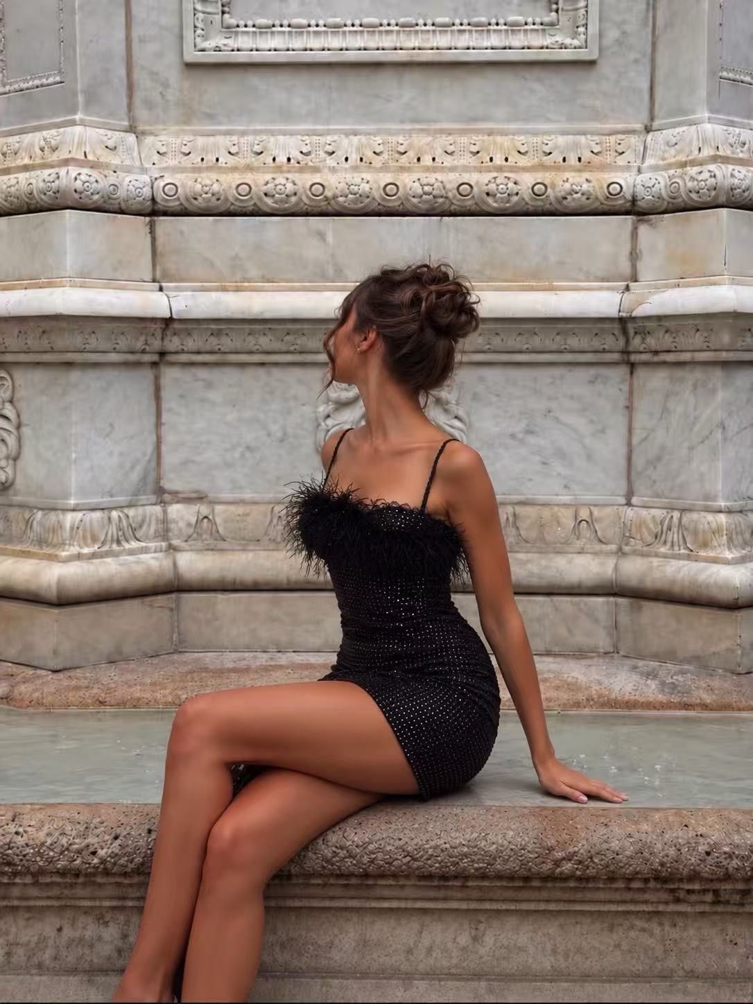 Mini-Bleistiftkleid mit Herz-Ausschnitt