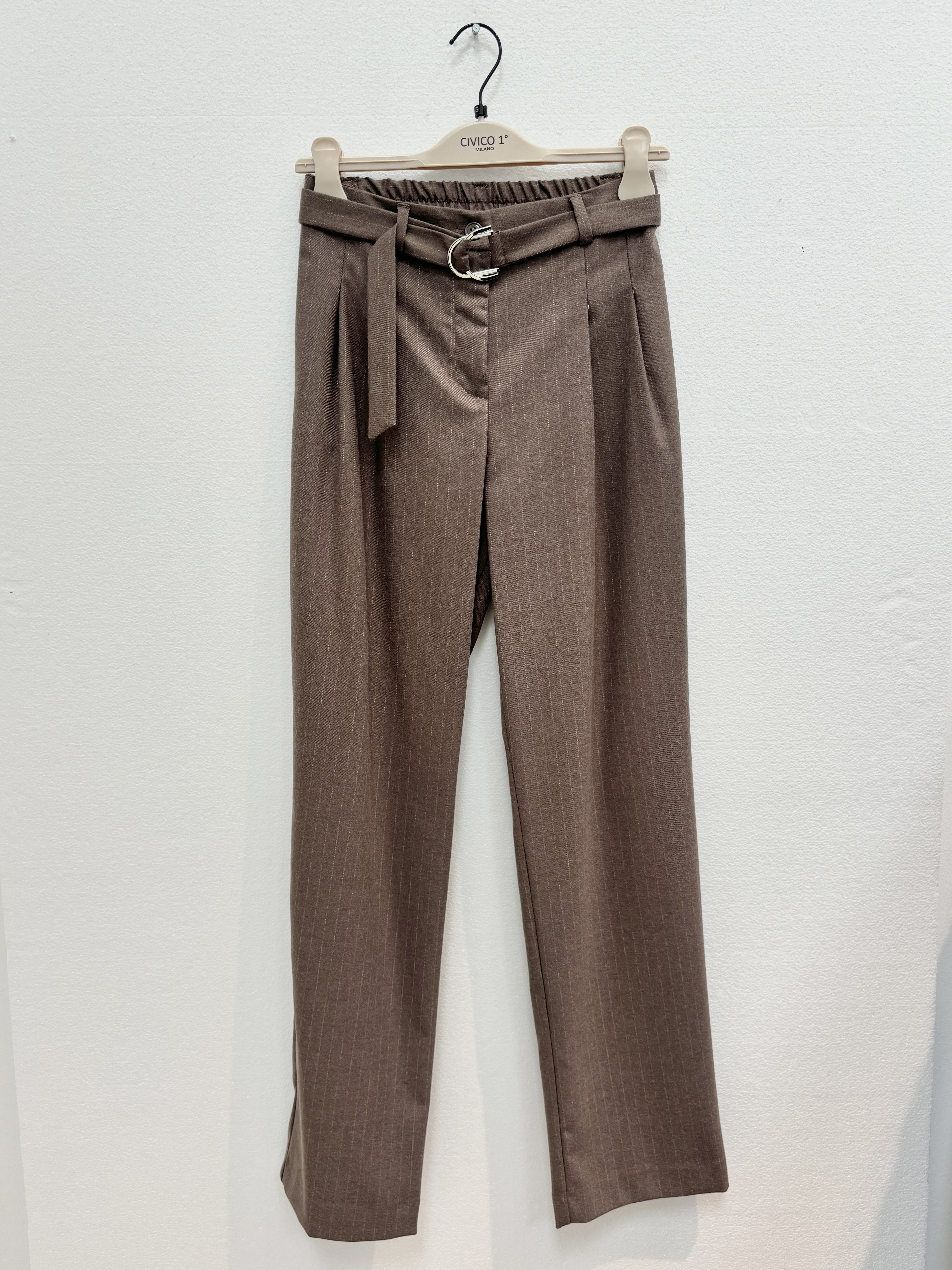 Schlanke Ankle-Hose im Schneiderstil