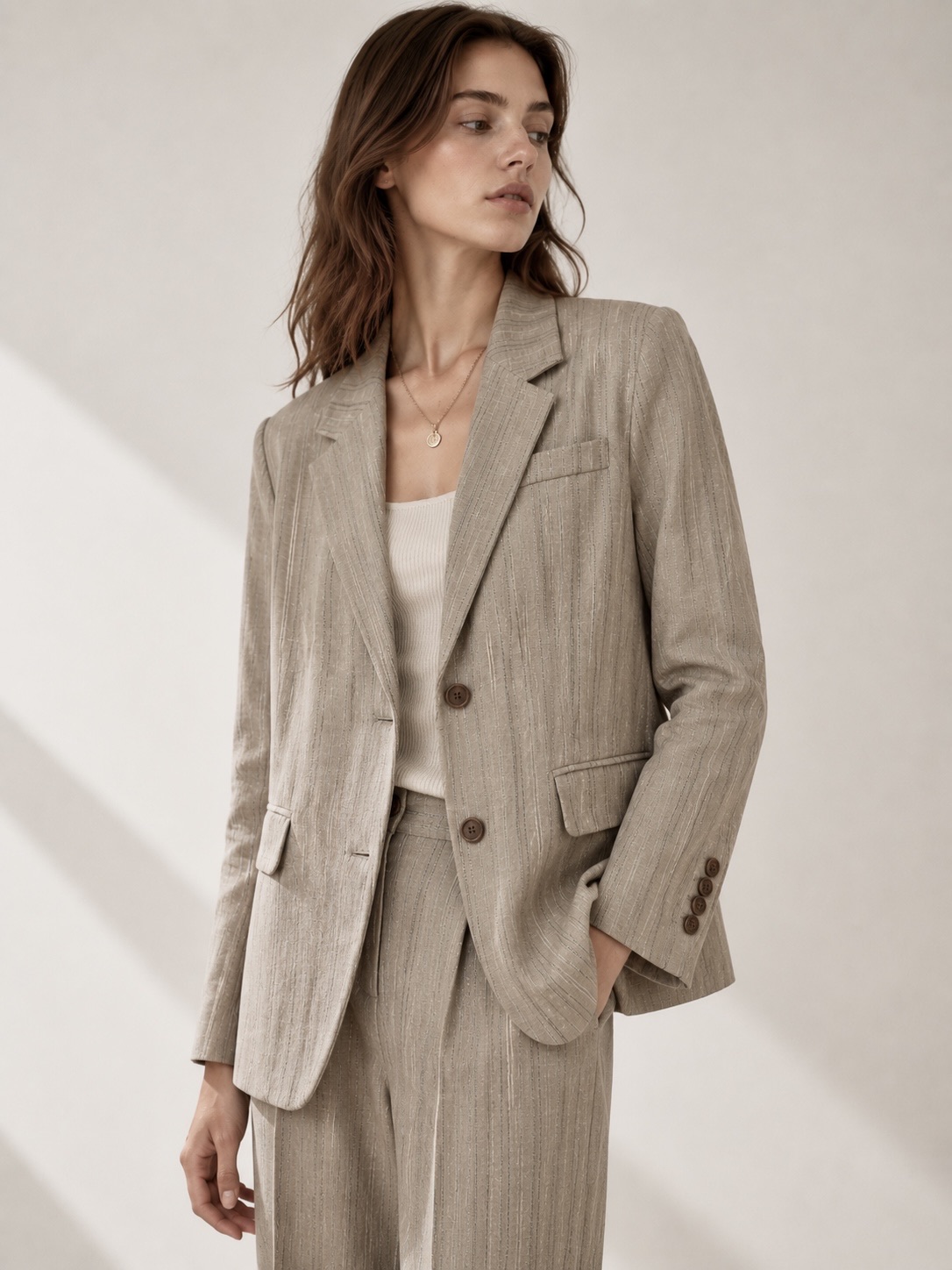 Maßgeschneiderter Blazer bis zur Hüfte