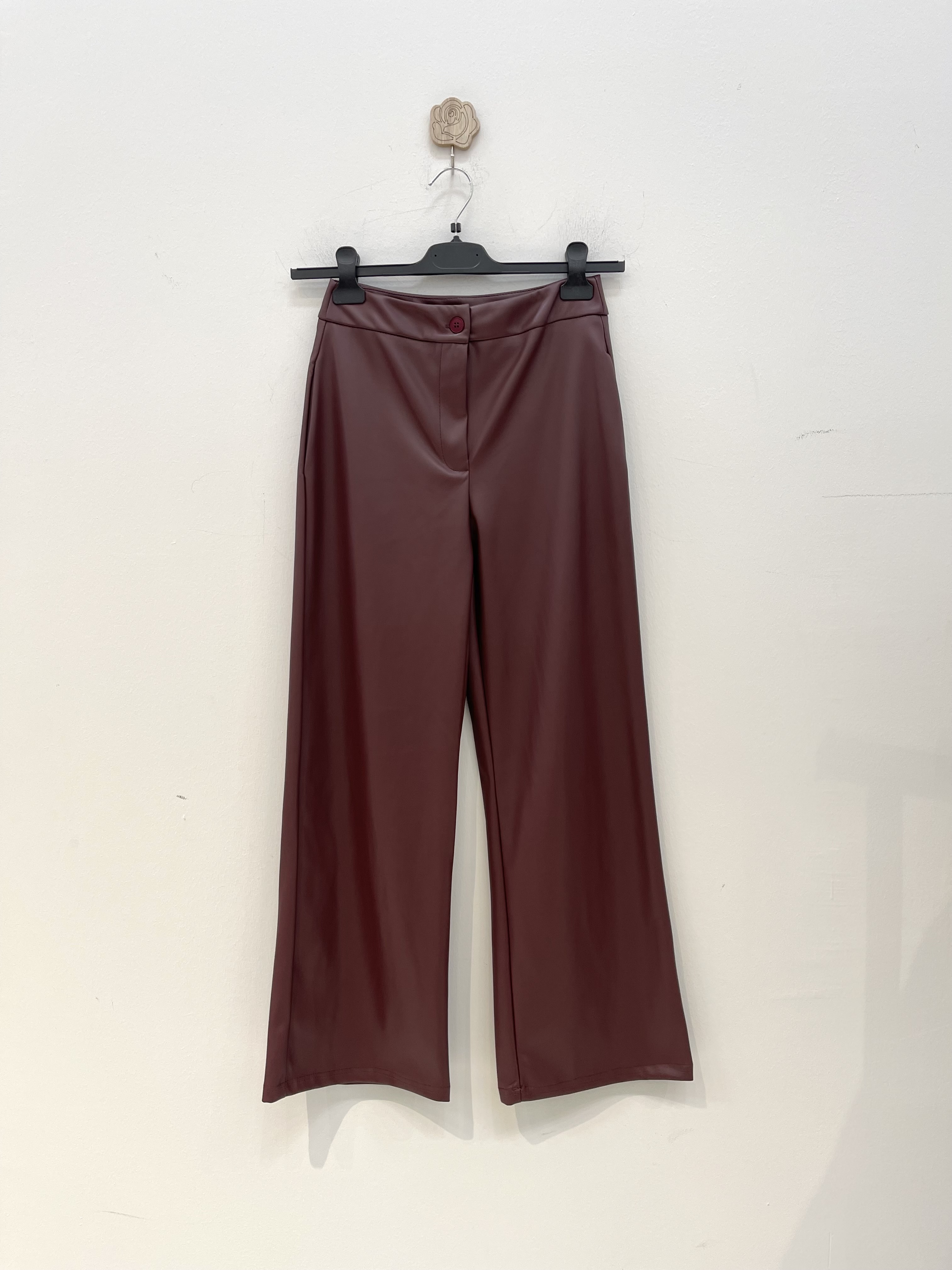 Gerade Faux-Lederhose