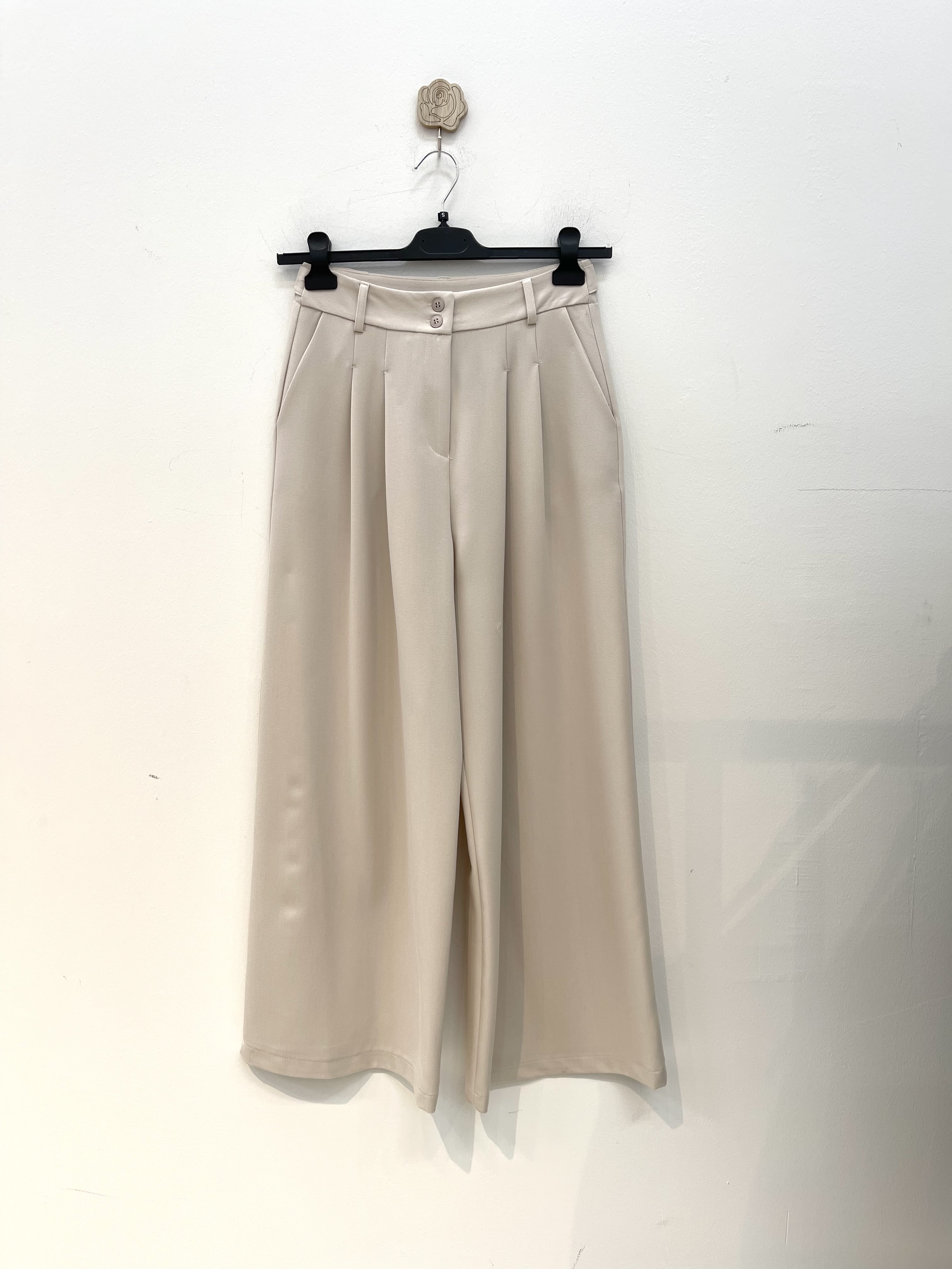 Weite Hose mit Falten