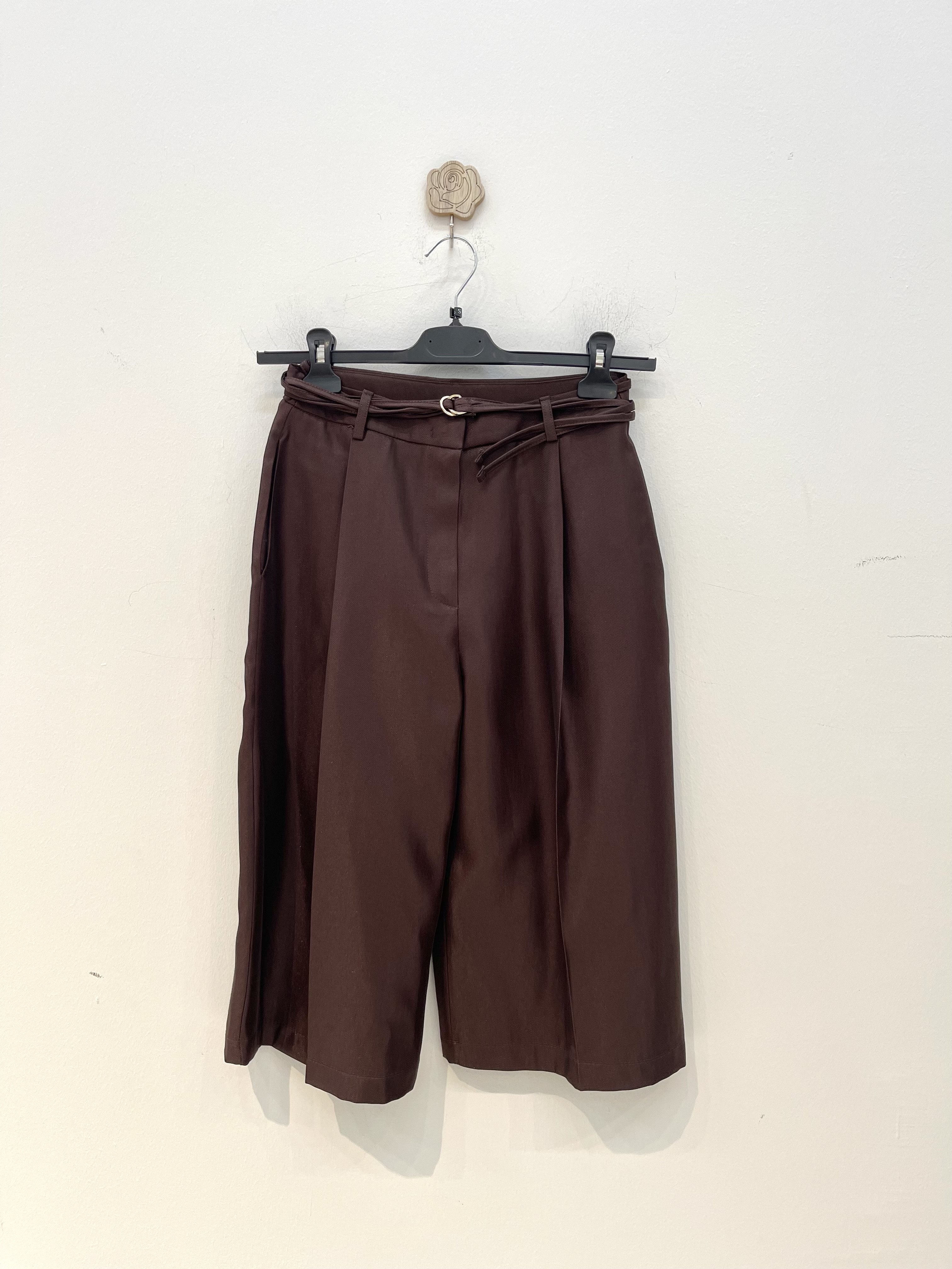 Bermuda-Shorts mit Gürtel