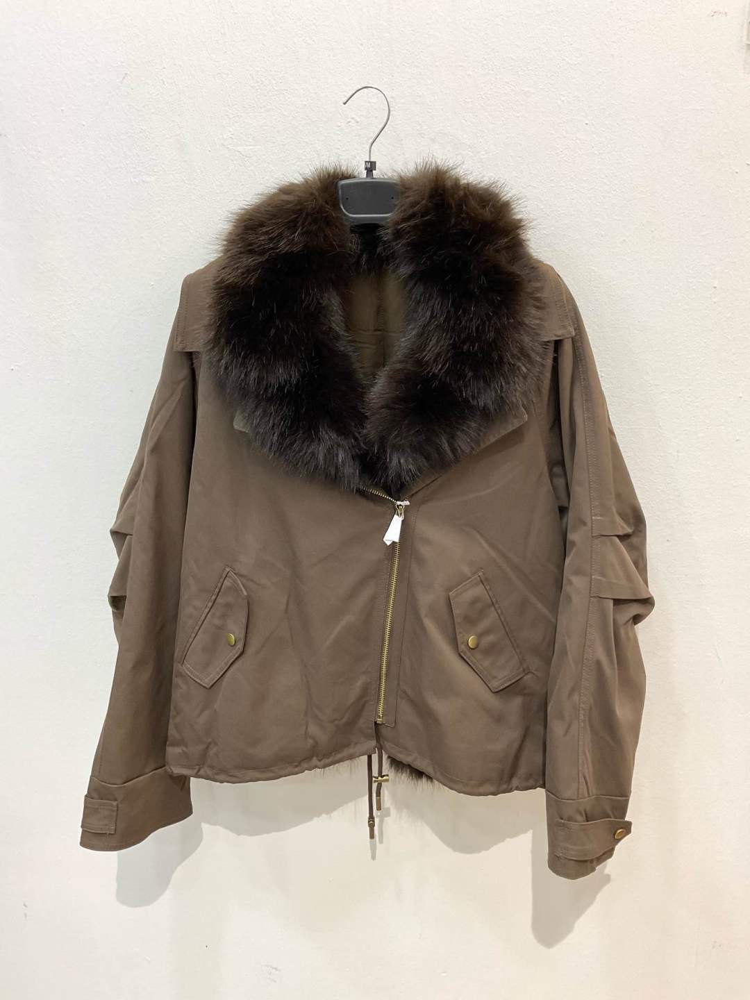 Lockere Jacke mit Kunstfellkragen