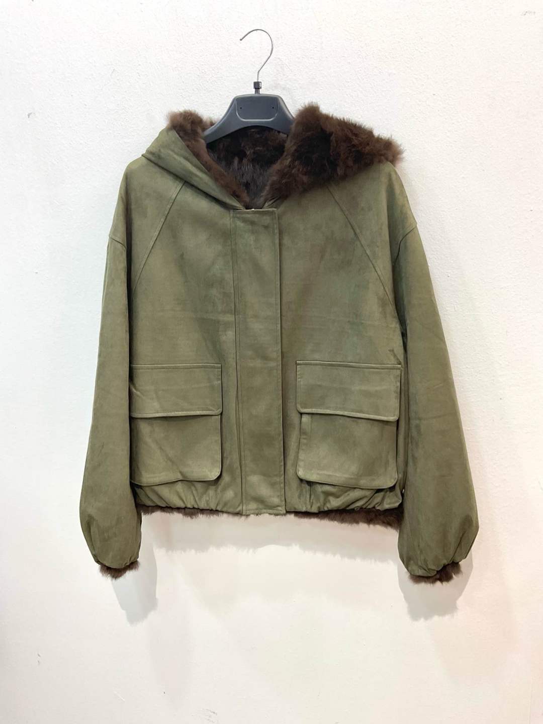 Kurze Kapuzenjacke