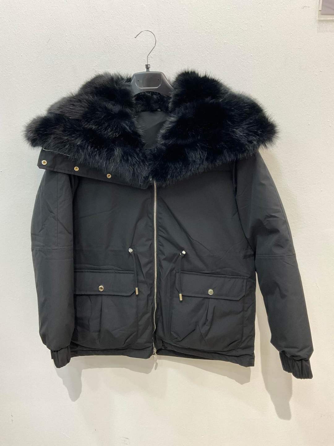 Kurze Kapuzenjacke