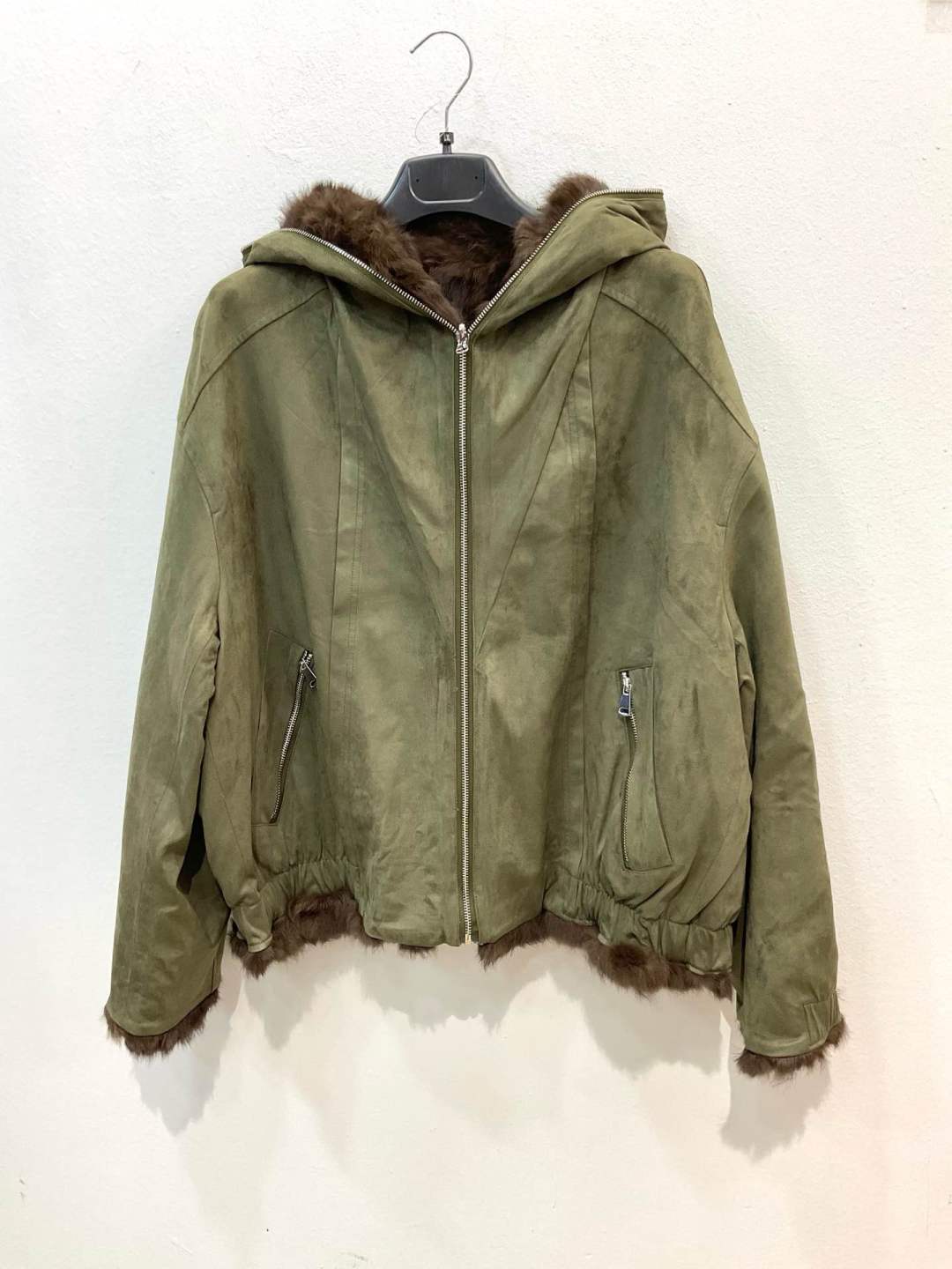 Kurze Kapuzenjacke