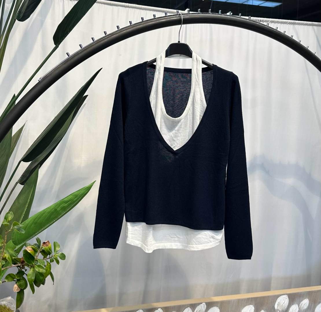 Regular Pullover mit V‑Ausschnitt