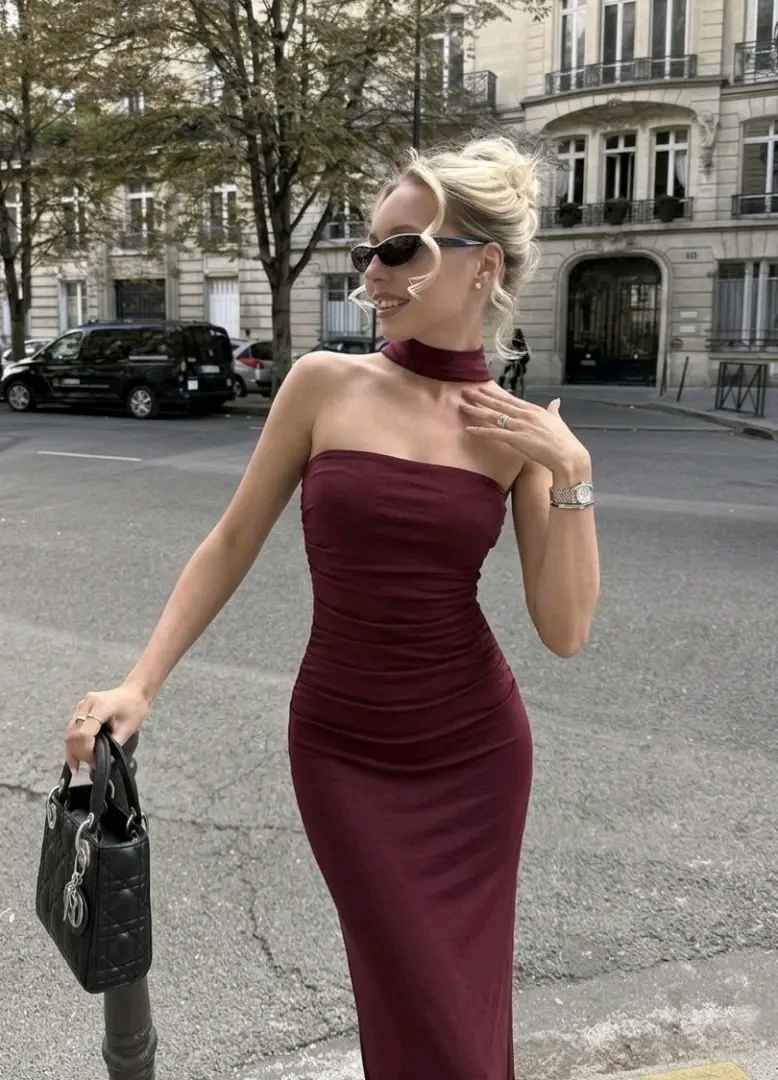 Figurnahes Halter-Kleid
