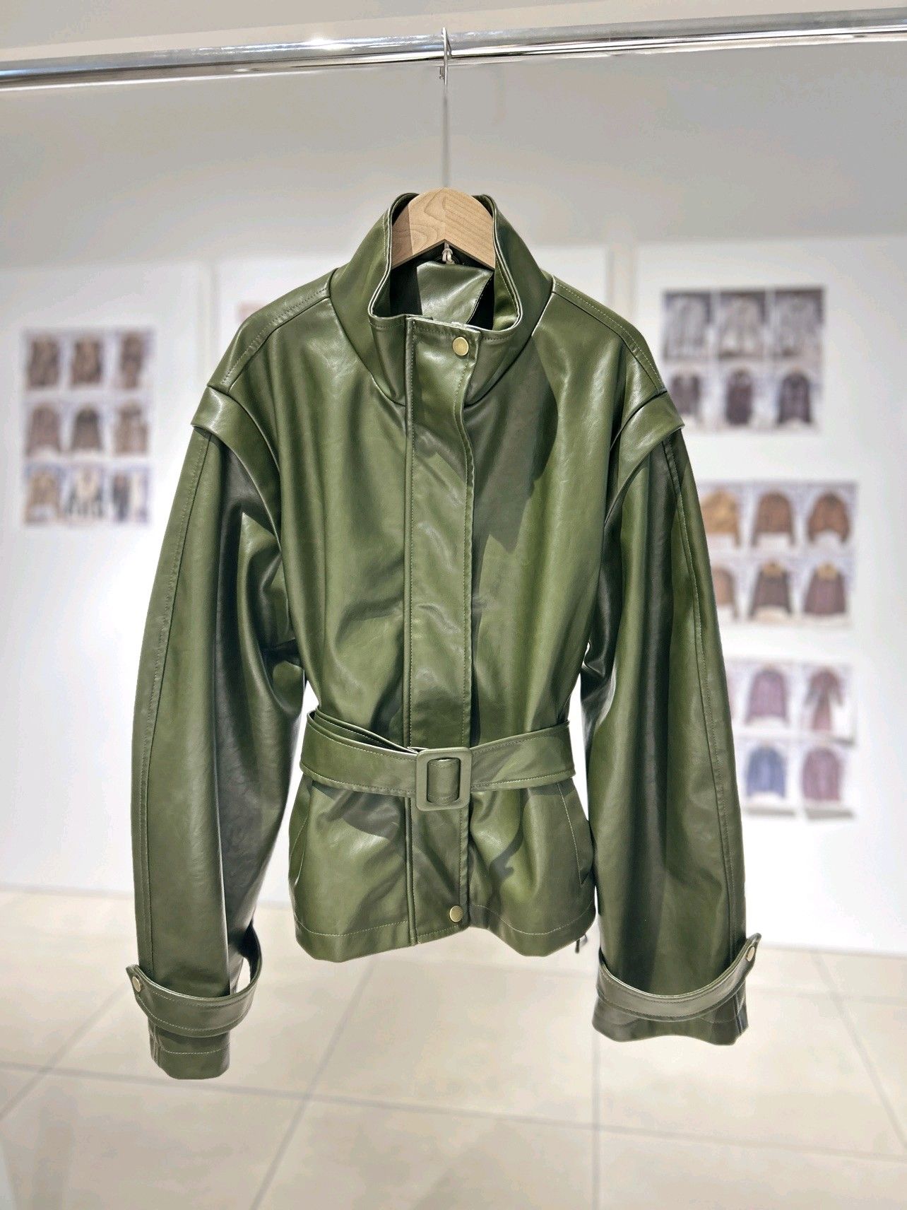 Taillierte Jacke mit Stehkragen