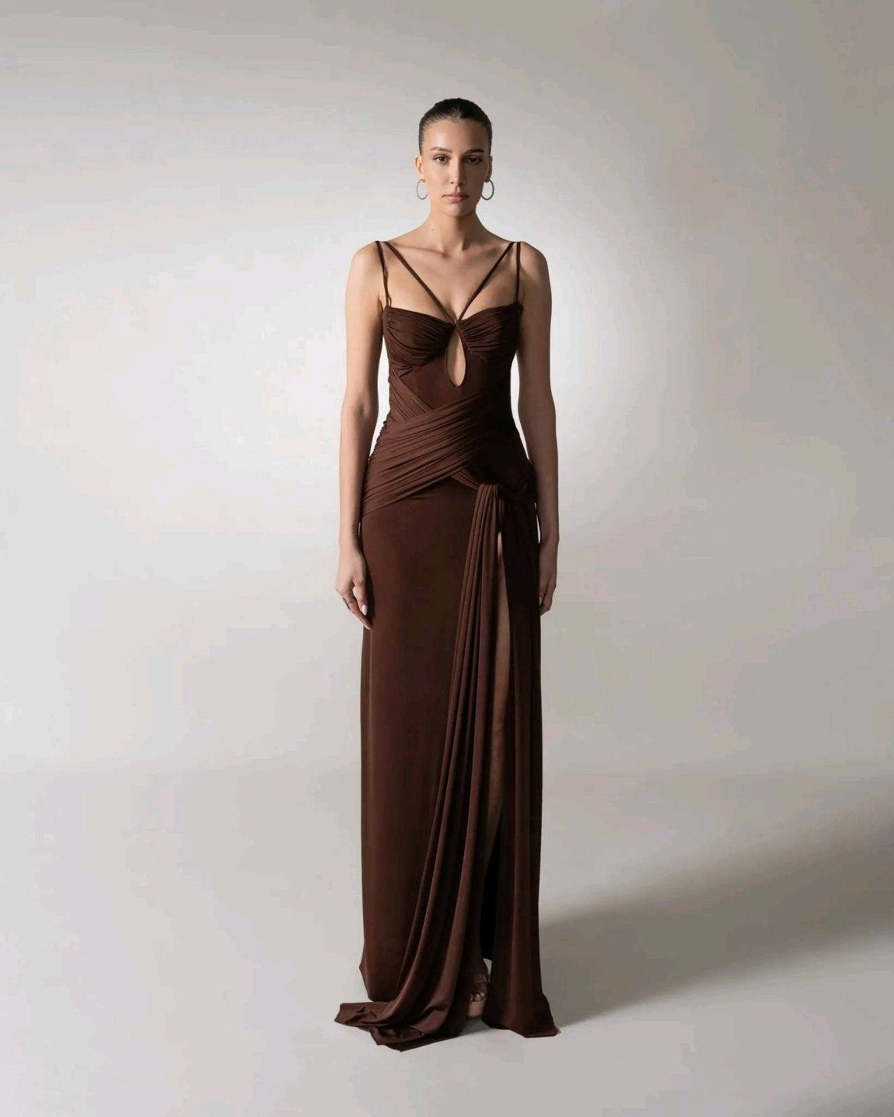 Figurbetontes Maxikleid mit Ausschnitt am Dekolleté