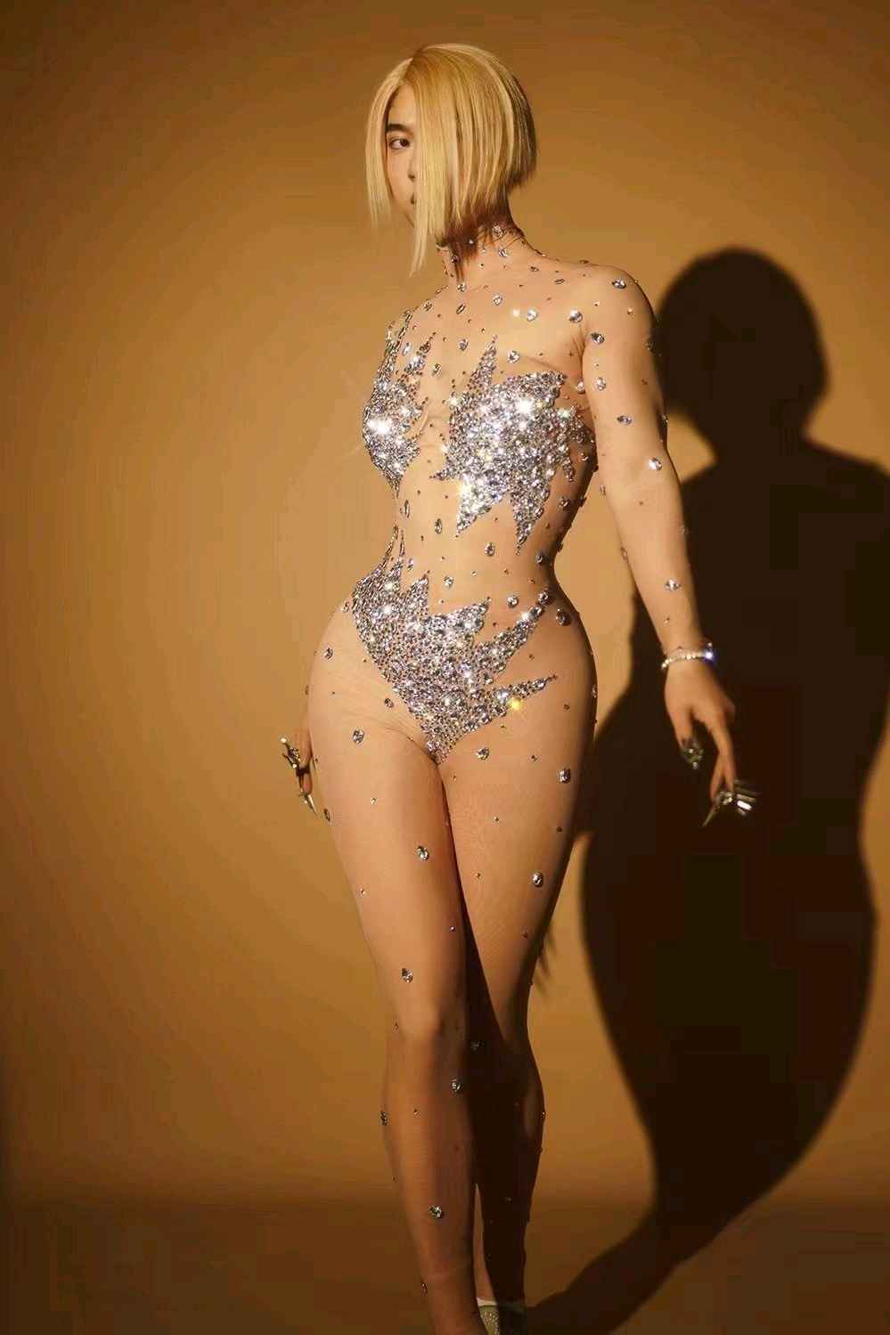 Figurbetontes Kleid mit Stehkragen