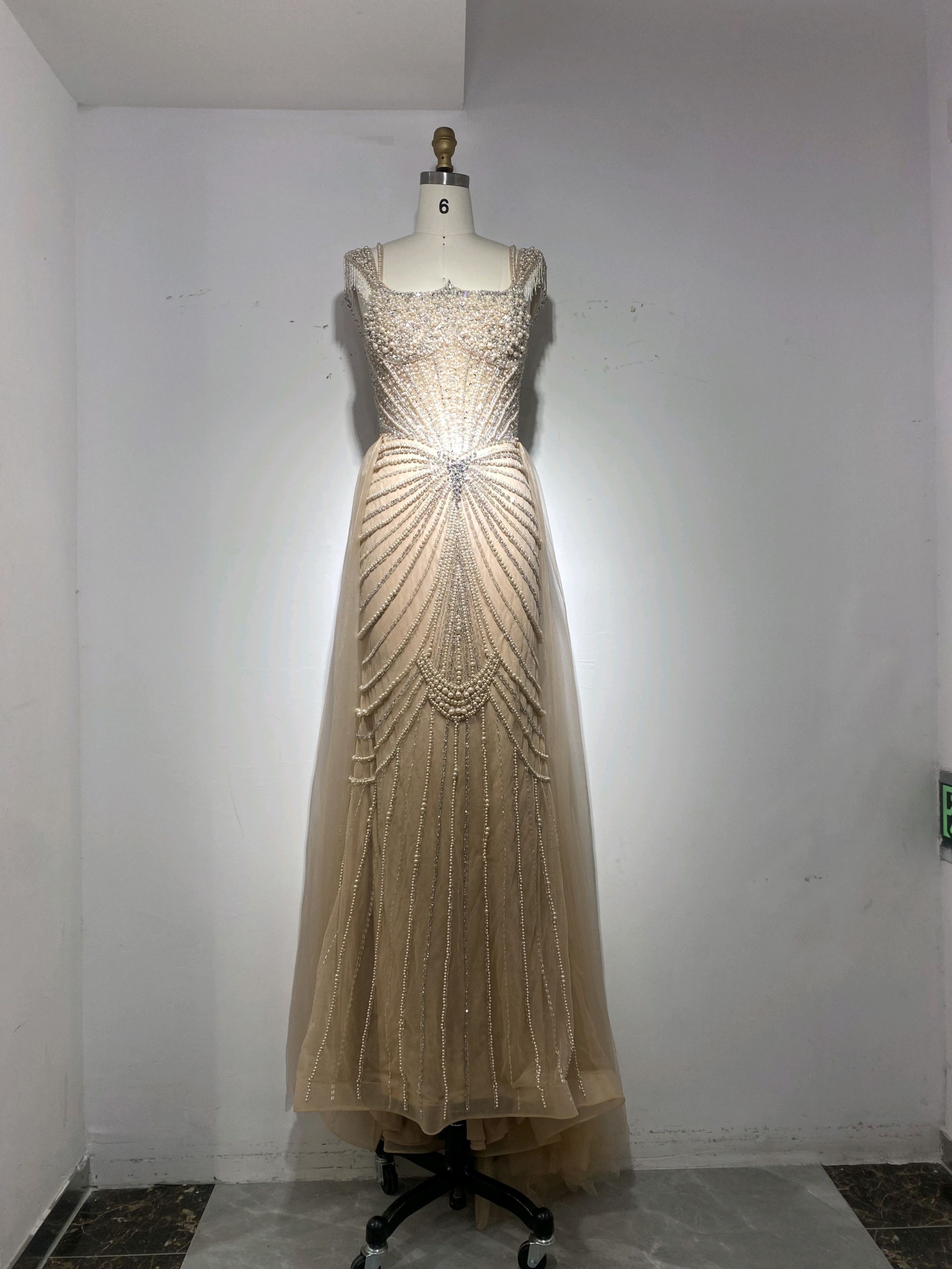 Maxikleid mit Korsettoberteil
