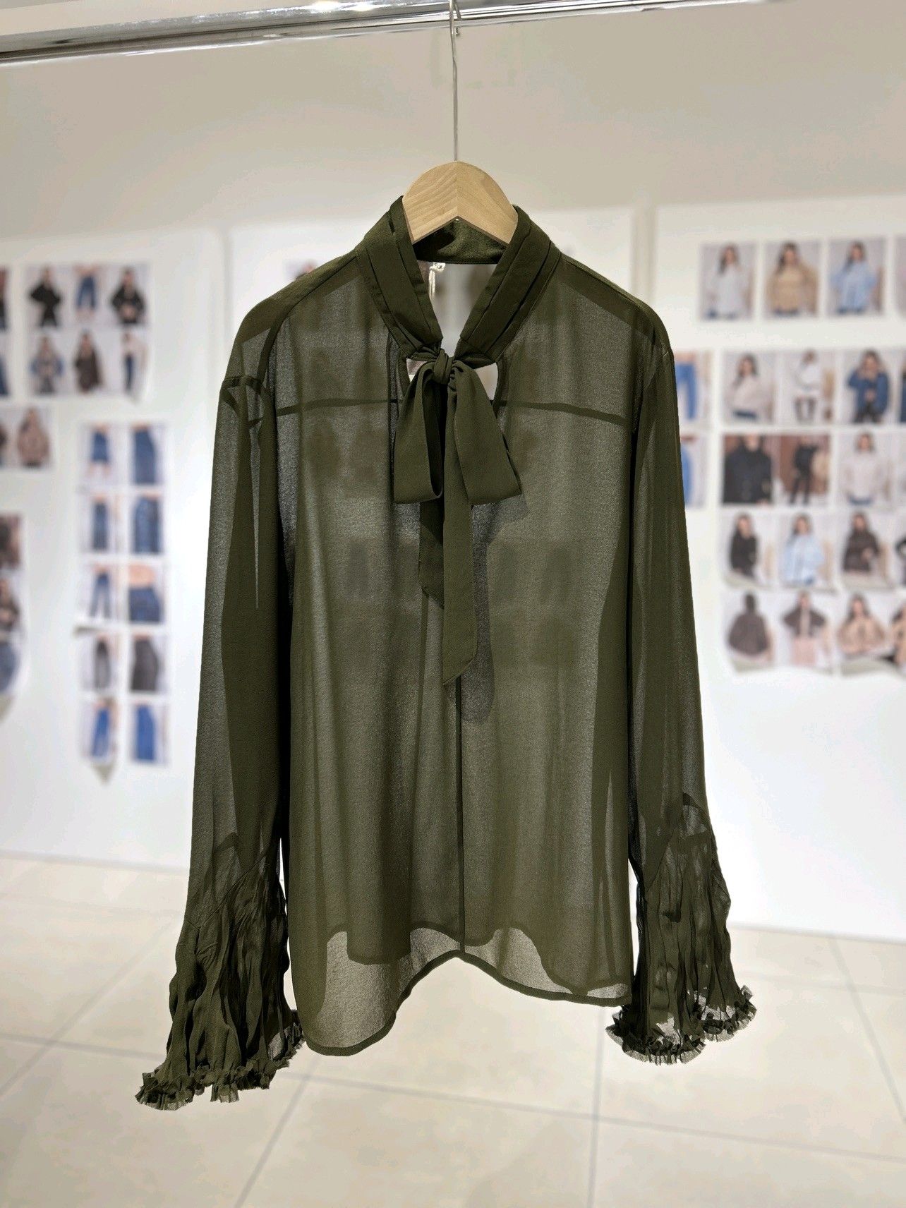 Chiffonbluse mit Schleife am Hals