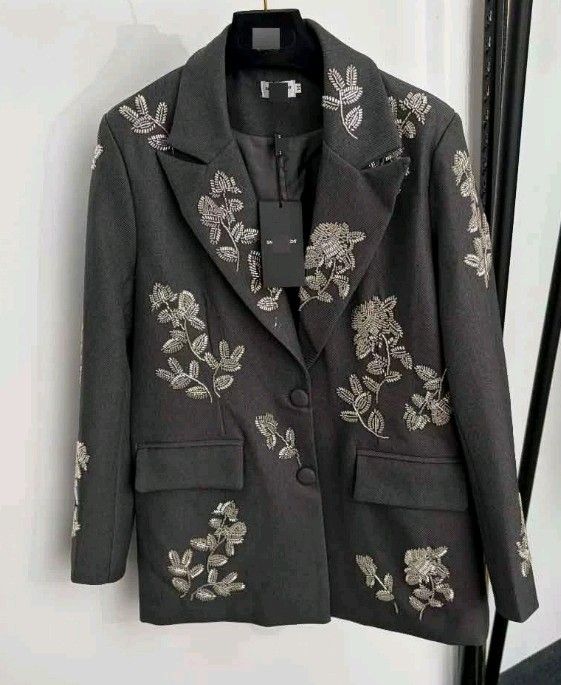 Maßgeschnittener Blazer mit Stickerei