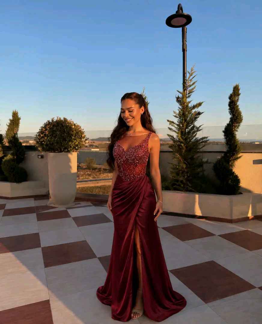 Meerjungfrau-Maxikleid mit V‑Ausschnitt