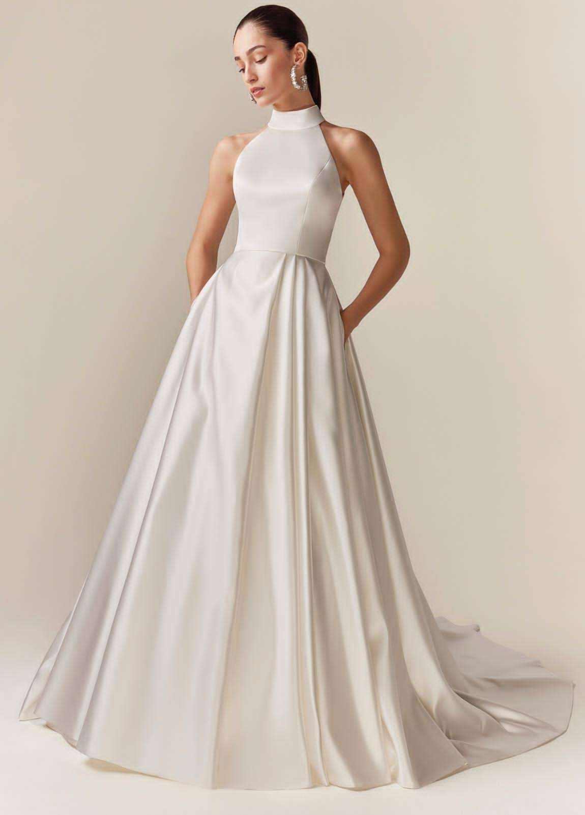 Maxi-Kleid mit Plissee und Halter-Ausschnitt