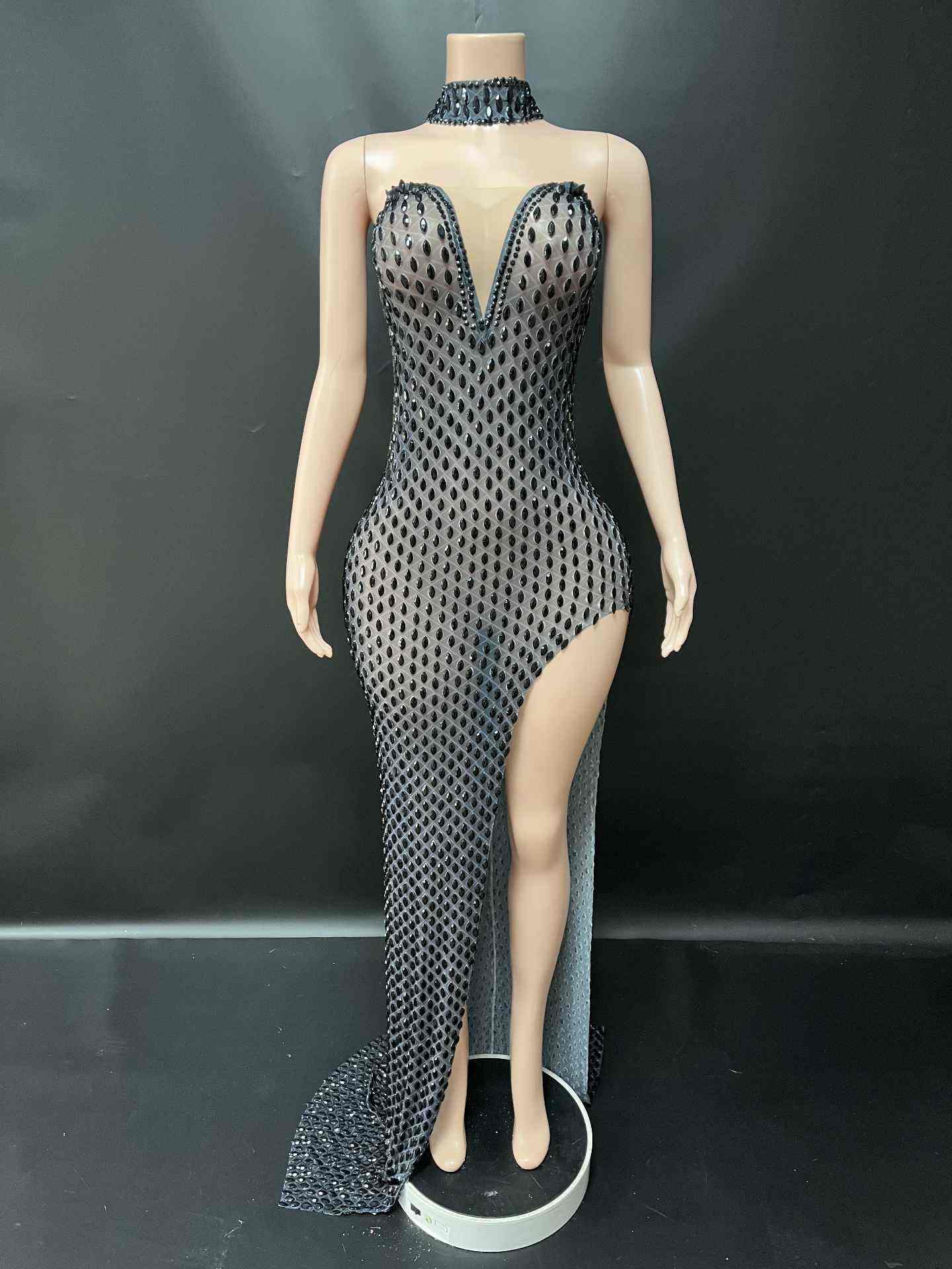Bleistiftkleid mit Halterneck