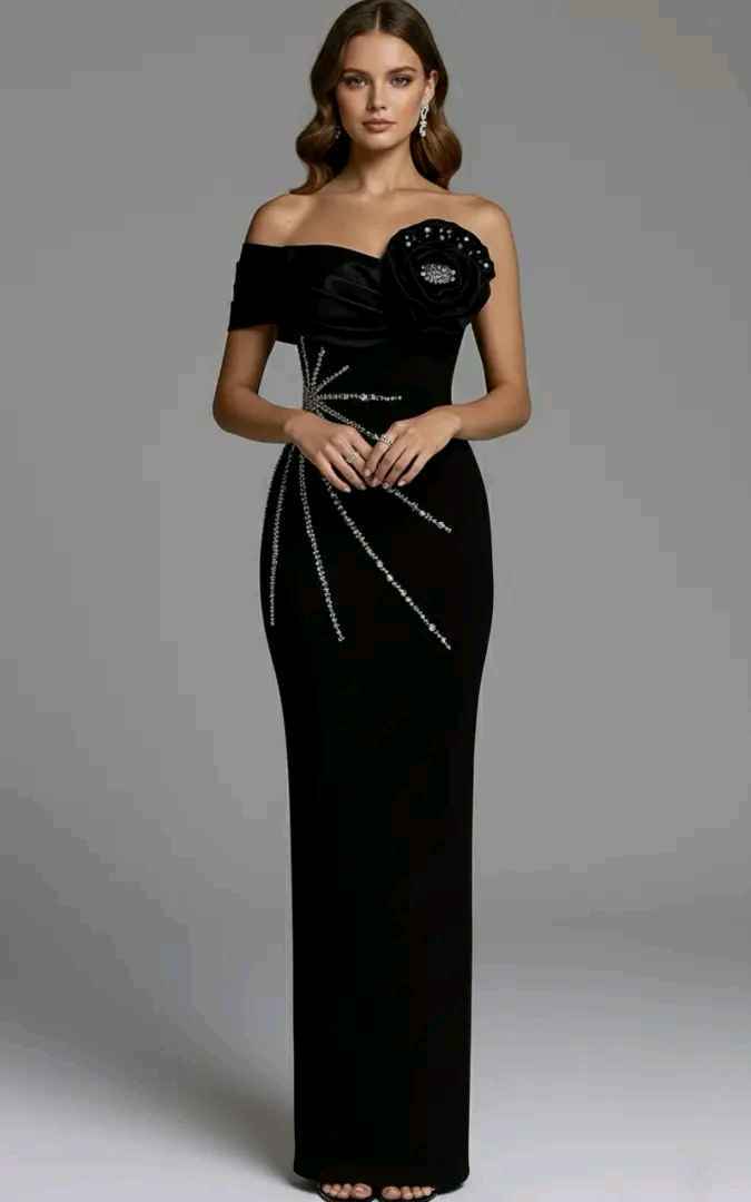 Meerjungfrau-Maxikleid mit Rose