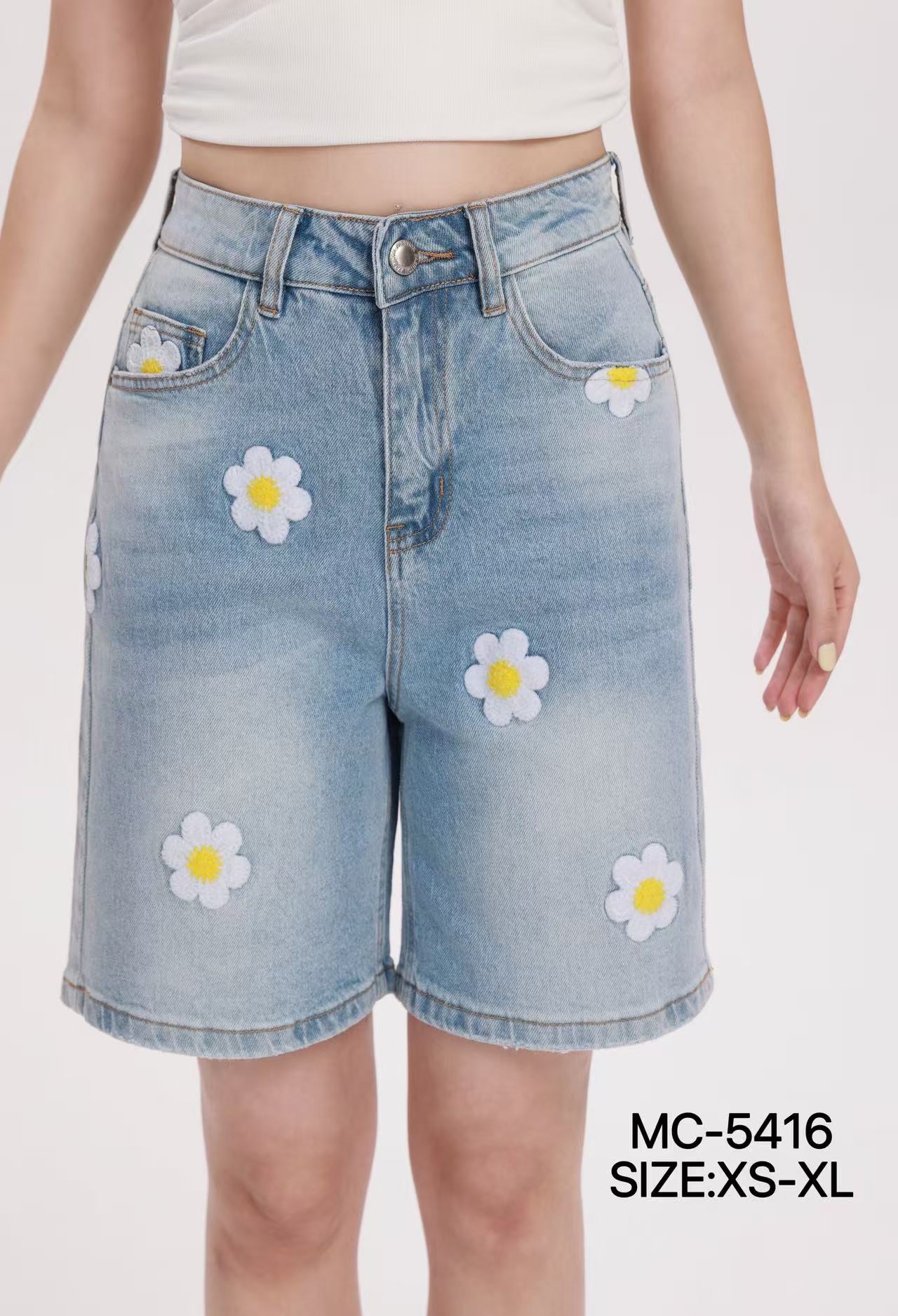 Bermuda-Shorts mit Stickerei